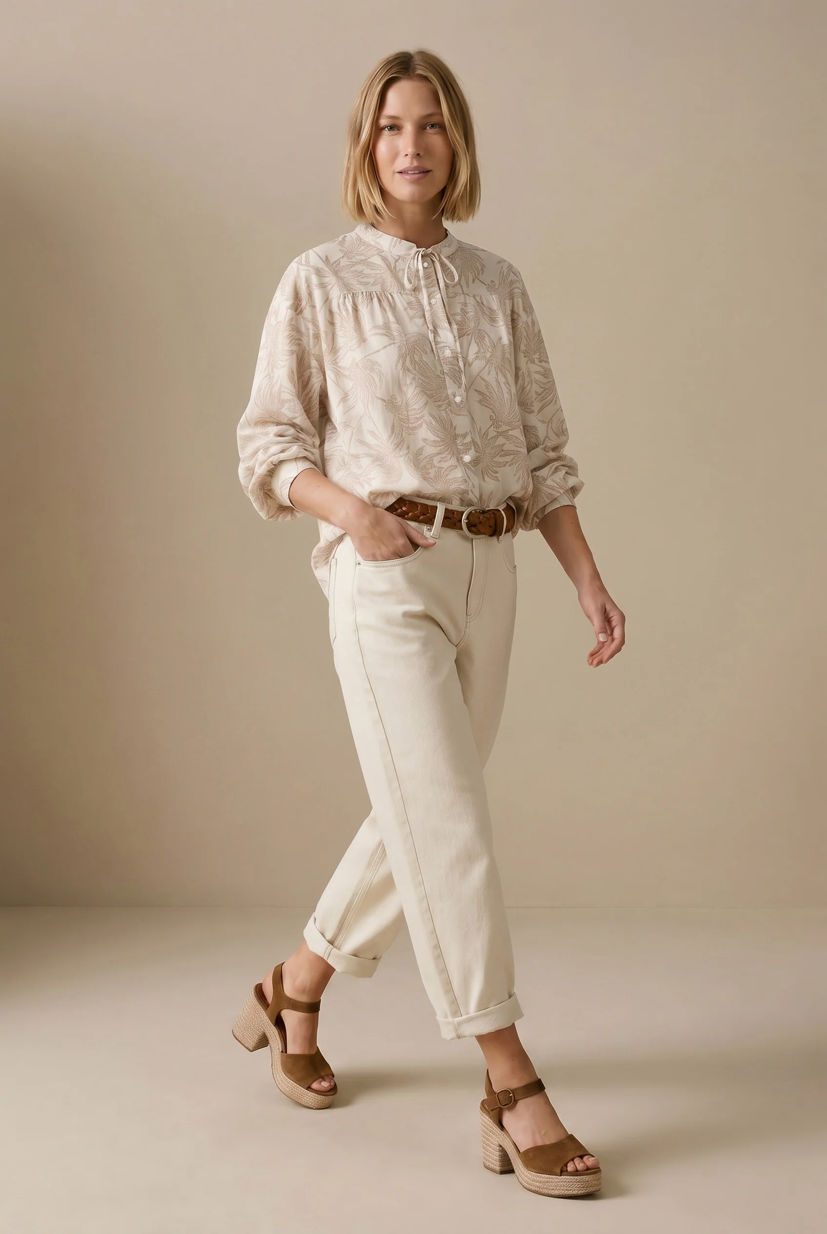 Bluse aus Leinen-Viskose-Mix mit Allover-Print und Bindeband - Image 2