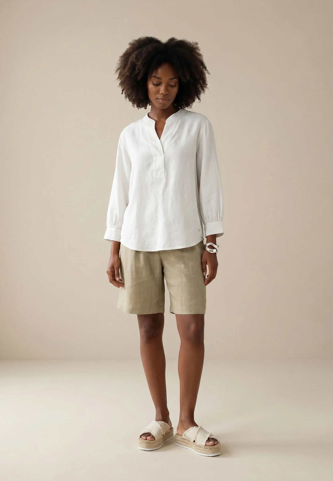 Bluse aus Leinen-Viskose-Mix mit V-Ausschnitt - Image 2
