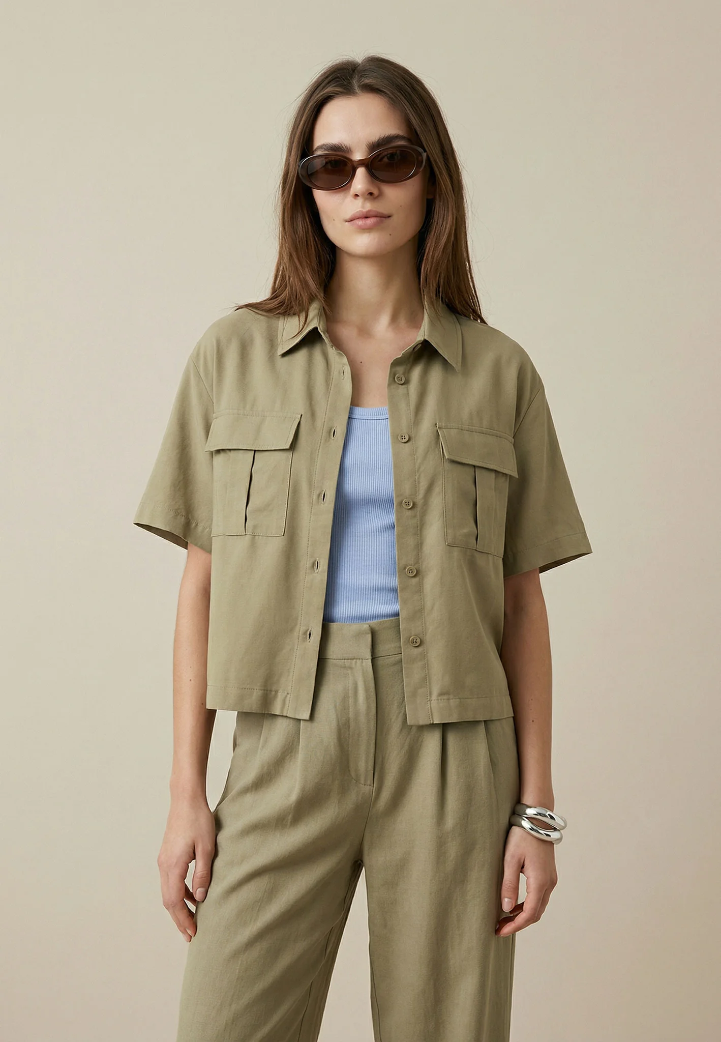 Bluse aus Lyocell-Leinen-Mix mit Brusttaschen und Hemdkragen