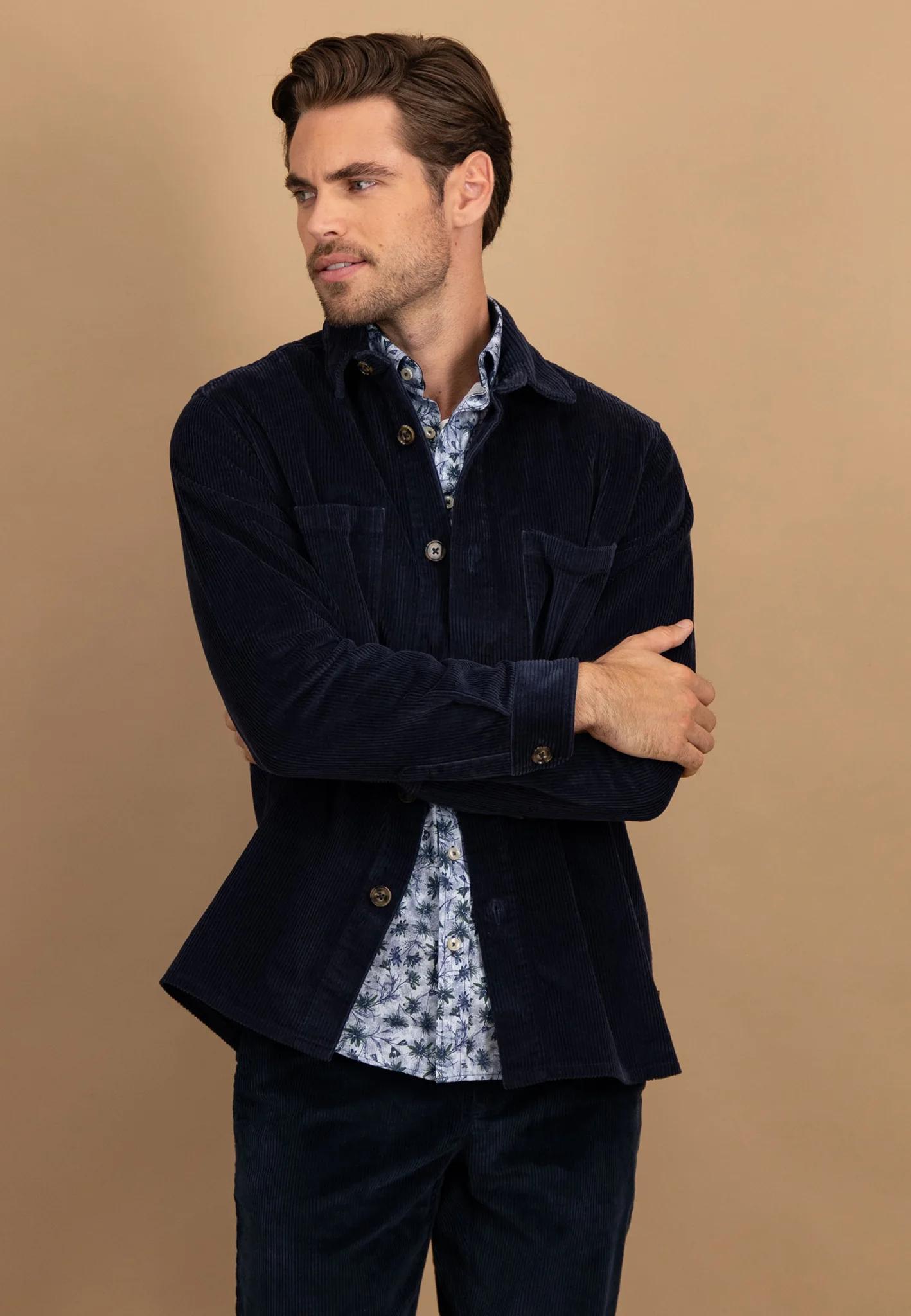 Cord-Overshirt aus Baumwolle mit Brusttaschen und Knopfleiste