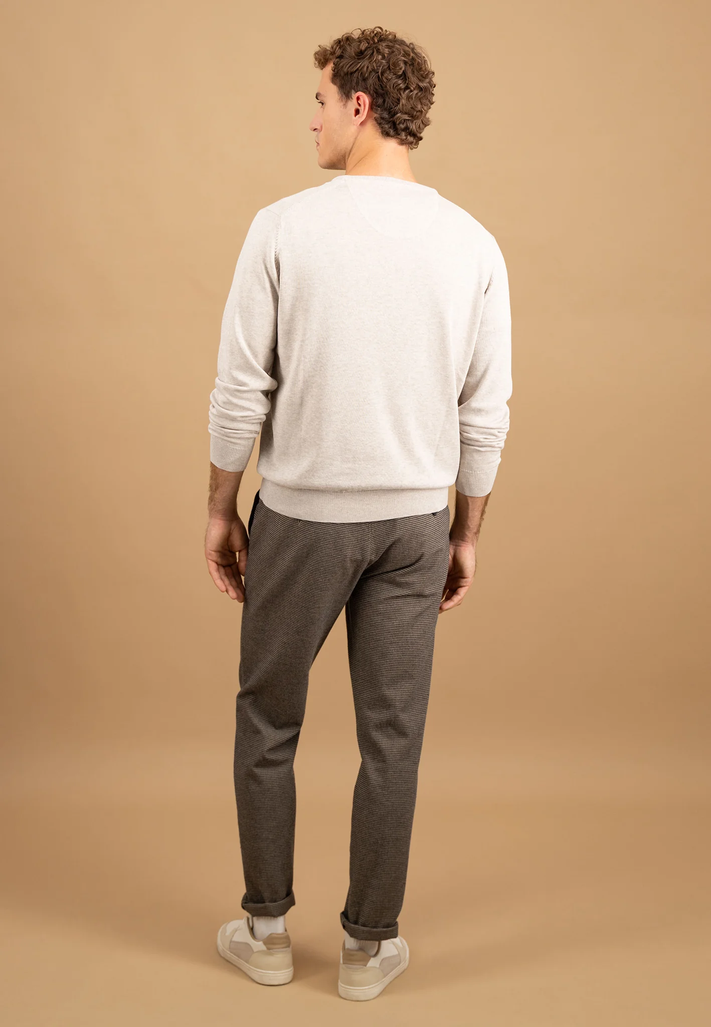 Feinstrickpullover aus Baumwolle mit V-Ausschnitt - Image 35