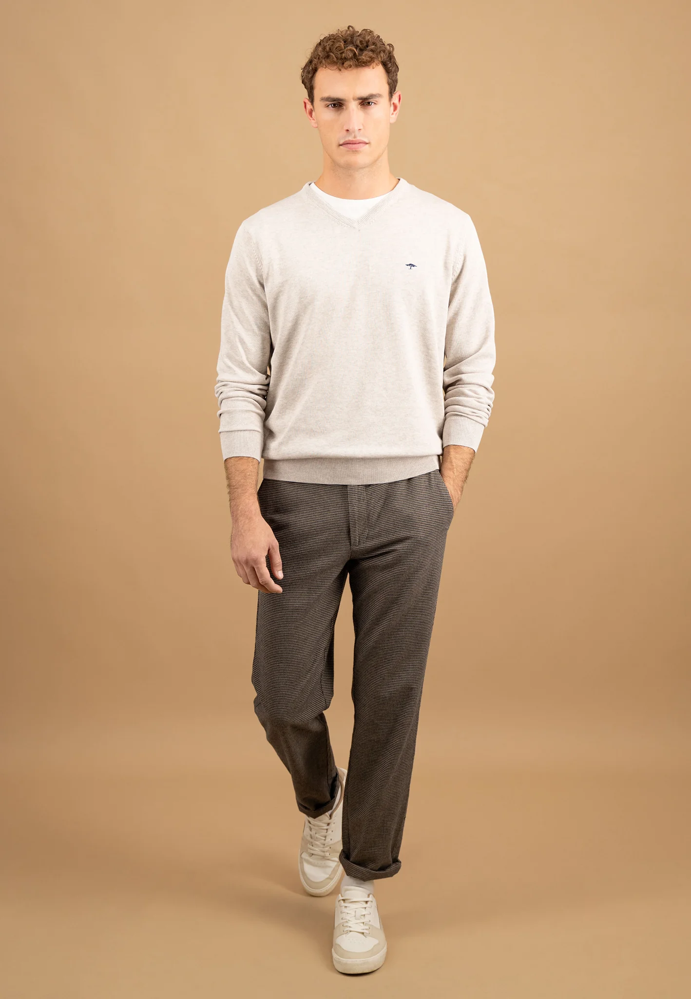 Feinstrickpullover aus Baumwolle mit V-Ausschnitt - Image 36