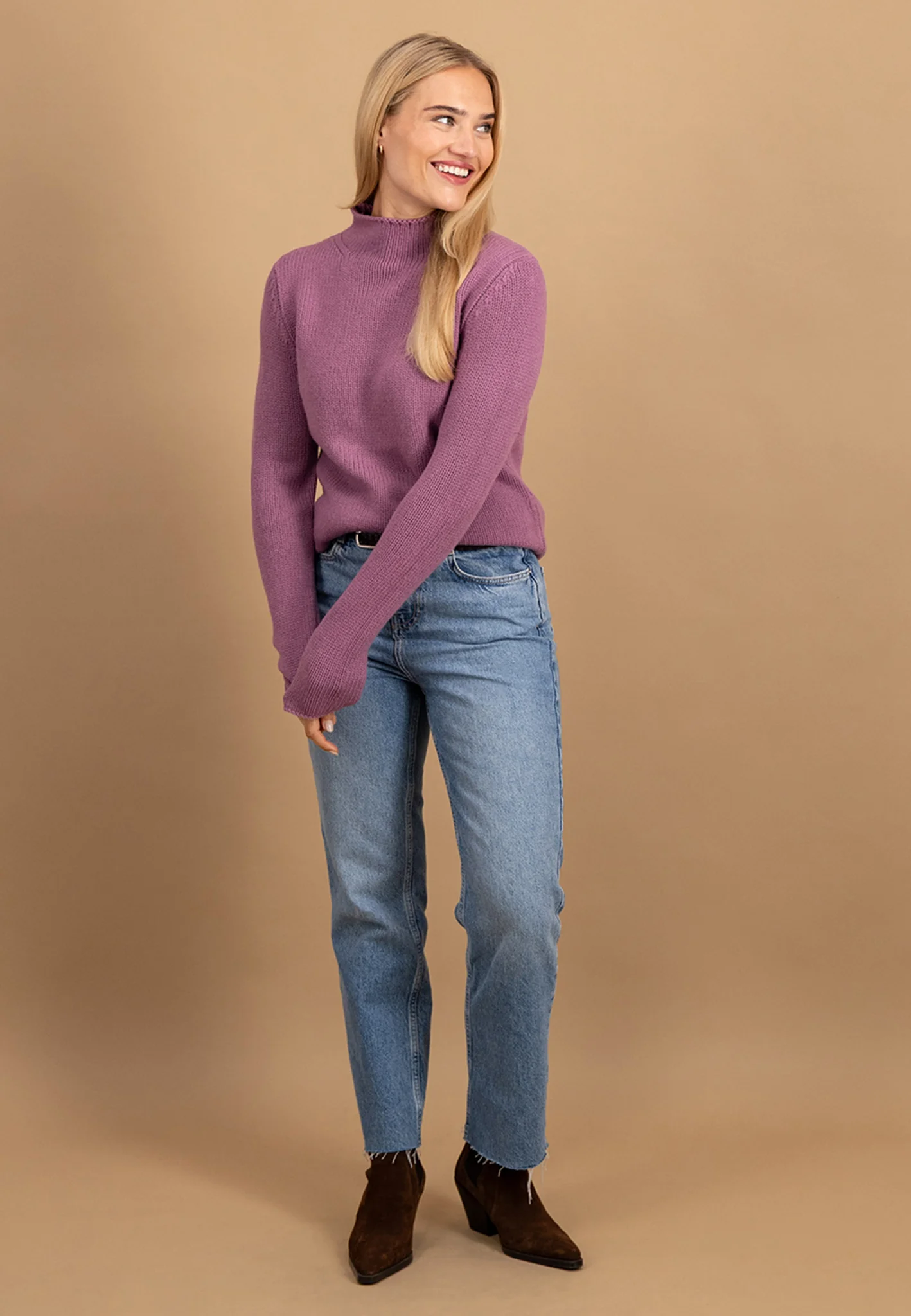 Feinstrickpullover aus reiner Wolle mit Stehkragen - Image 2