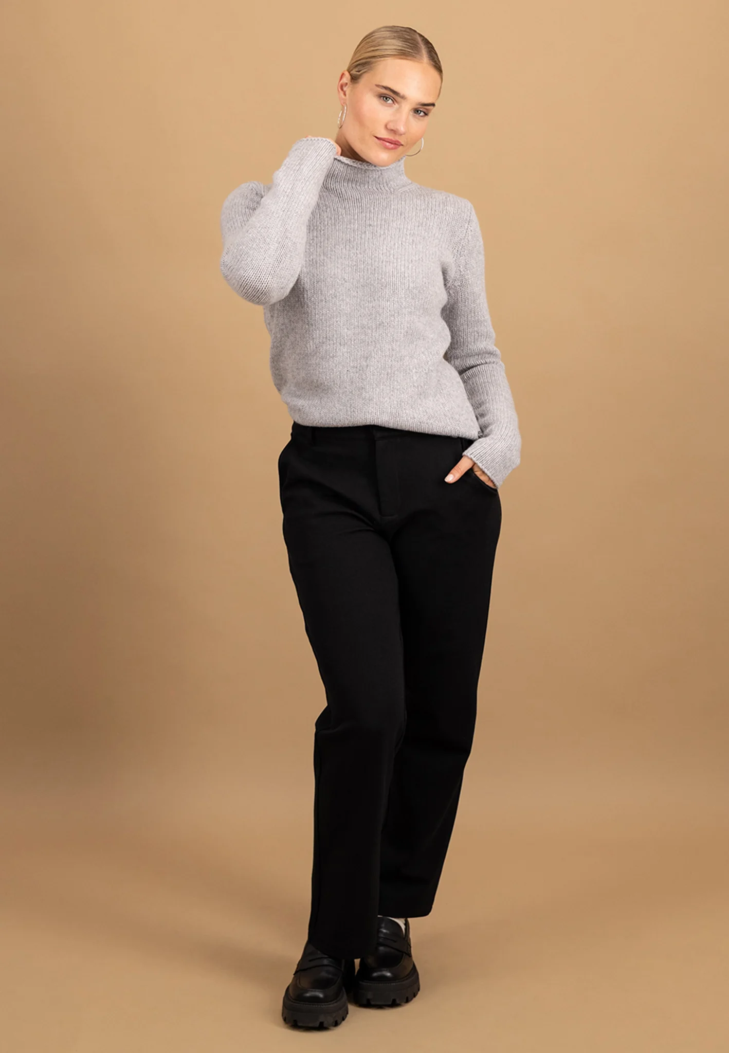 Feinstrickpullover aus reiner Wolle mit Stehkragen - Image 22