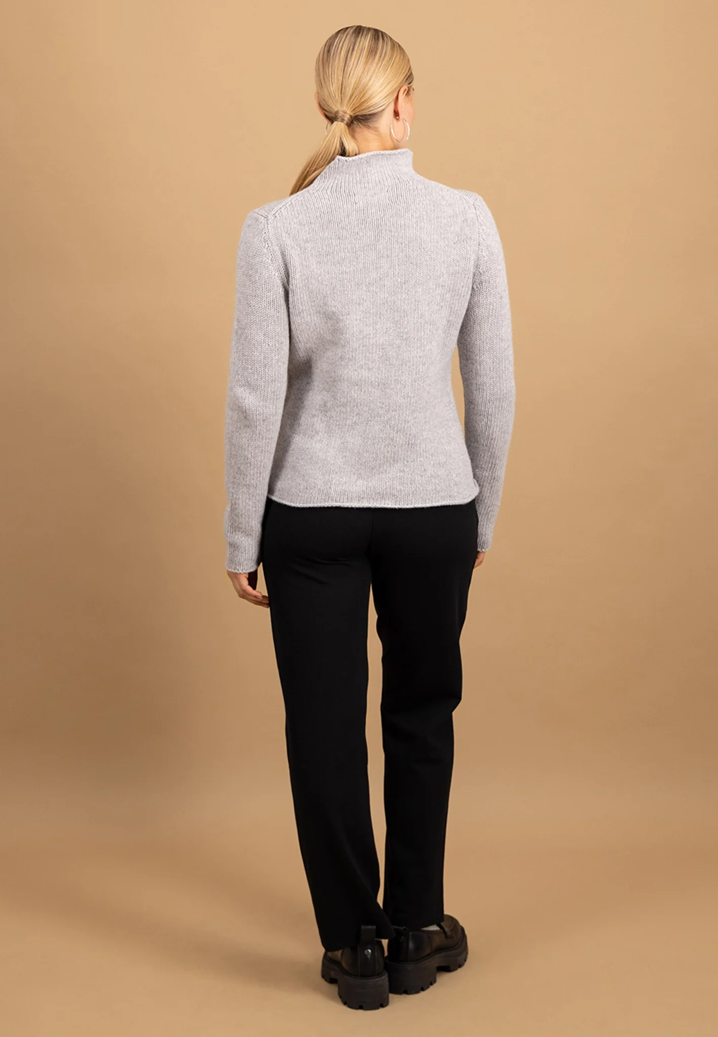 Feinstrickpullover aus reiner Wolle mit Stehkragen - Image 23