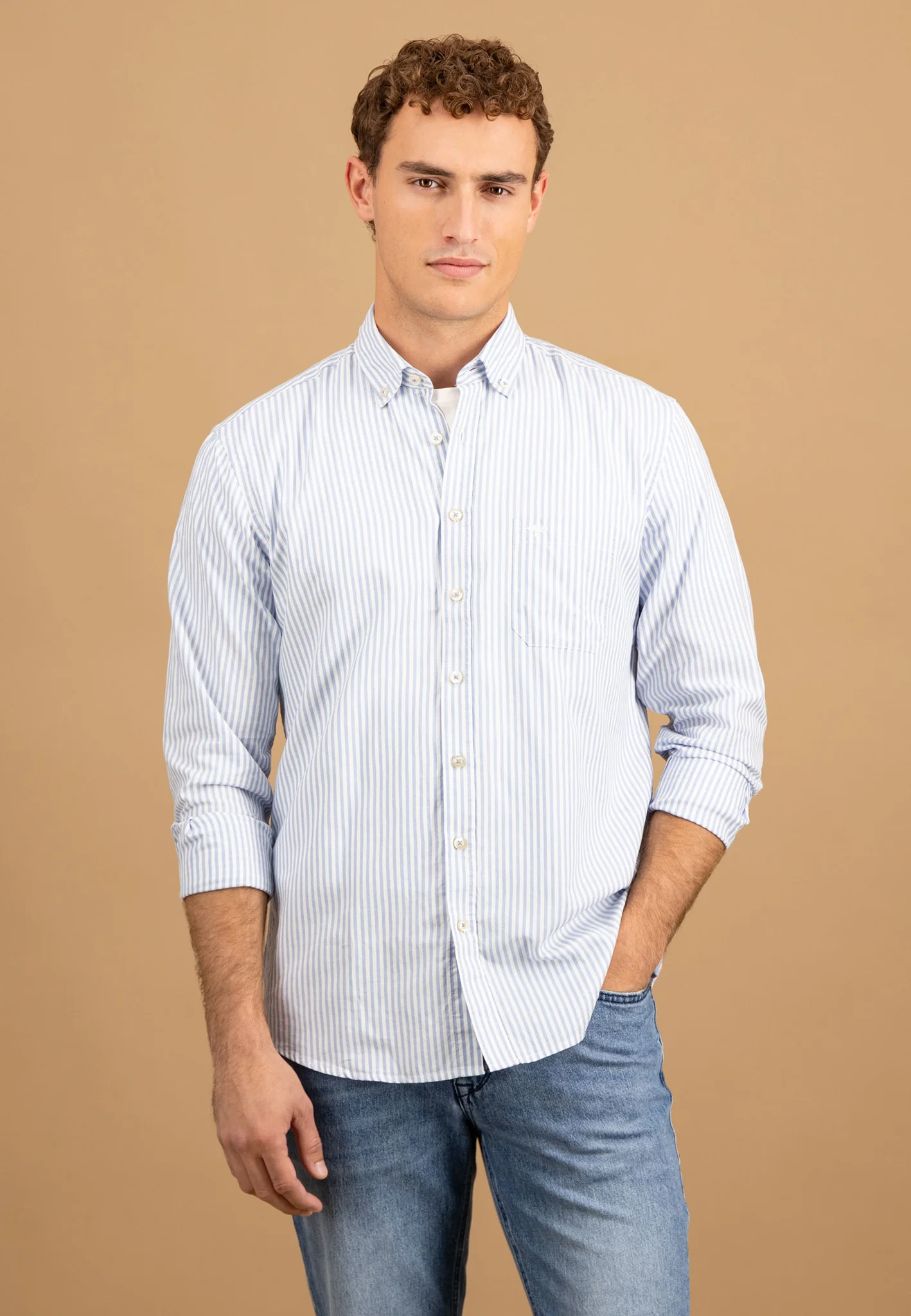 Oxfordhemd aus Baumwolle mit feinem Streifenmuster und Button-Down-Kragen