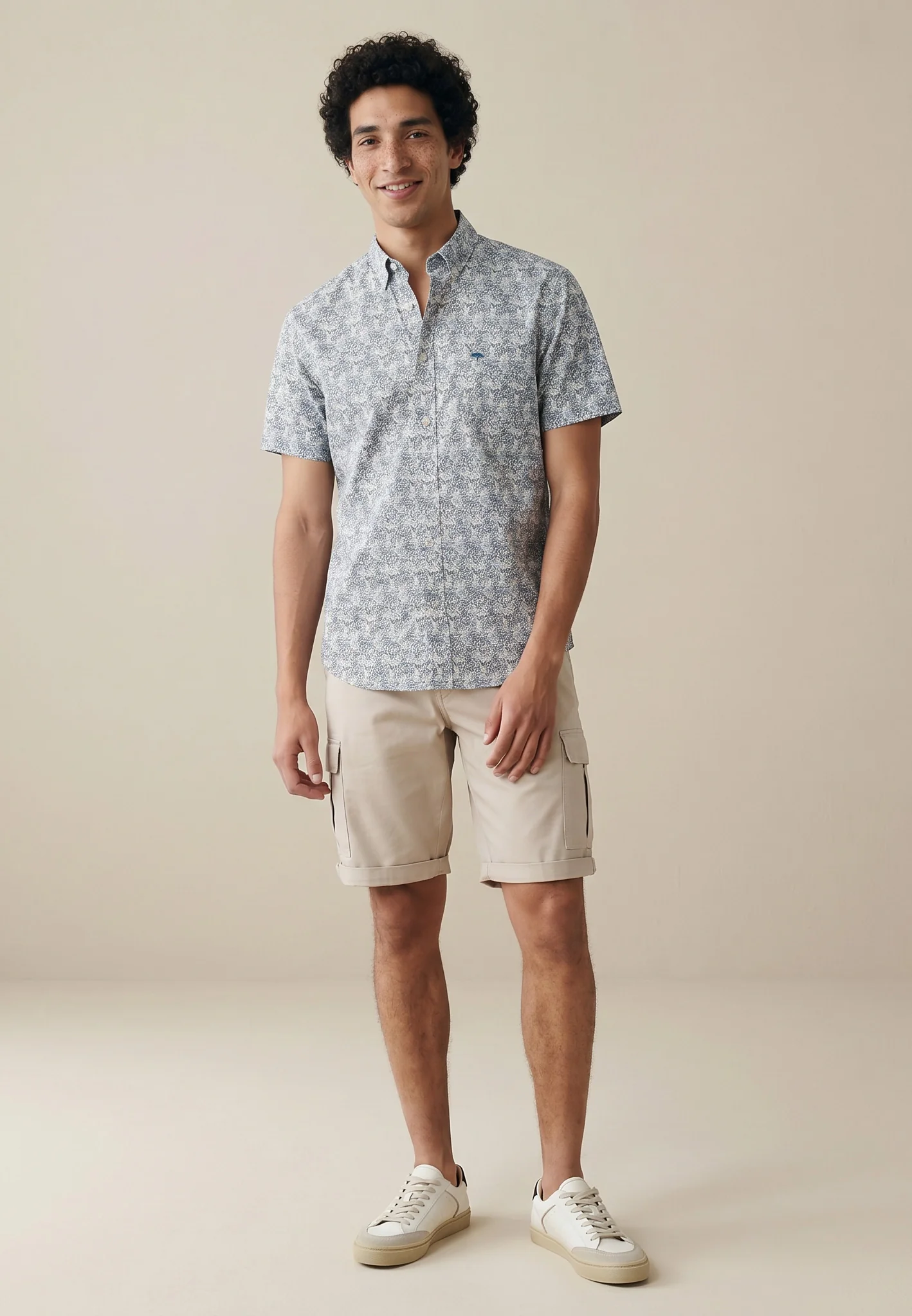 Kurzarmhemd aus Baumwolle mit Allover-Print und Button-Down-Kragen - Image 7