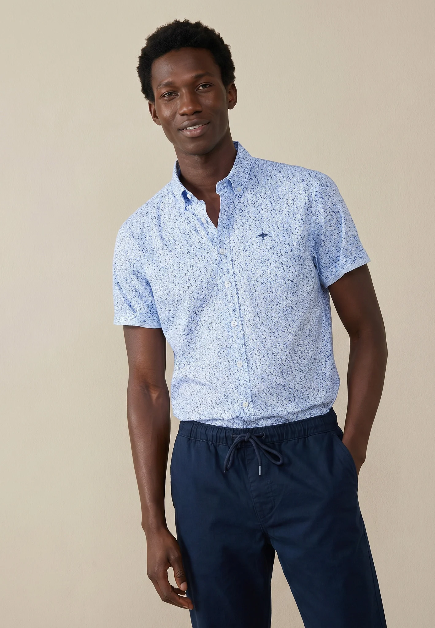 Kurzarmhemd aus Baumwolle mit floralem Allover-Print und Button-Down-Kragen