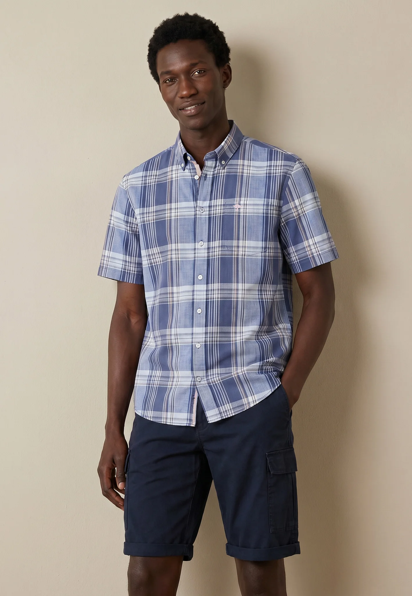 Kurzarmhemd aus Baumwolle mit Karomuster und Button-Down-Kragen