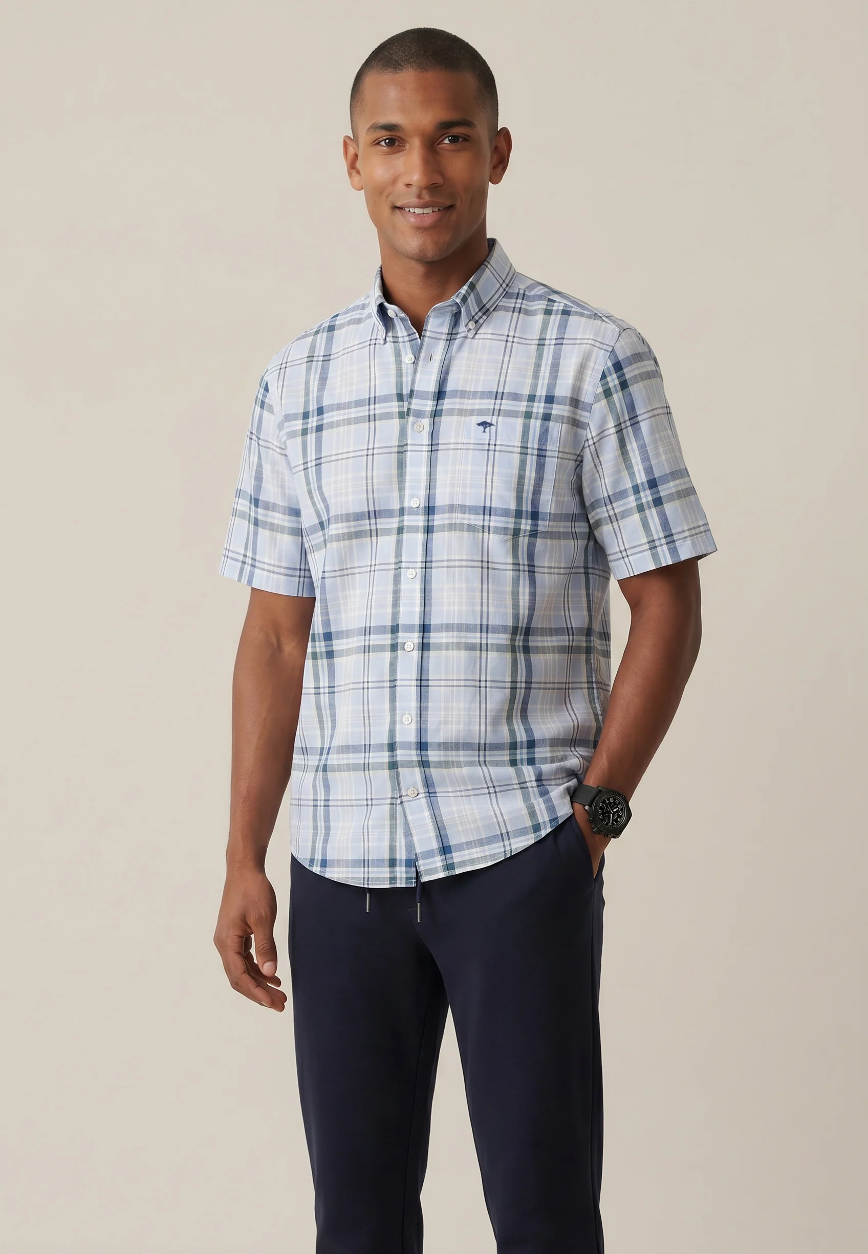 Kurzarmhemd aus Baumwolle mit Karomuster und Button-Down-Kragen