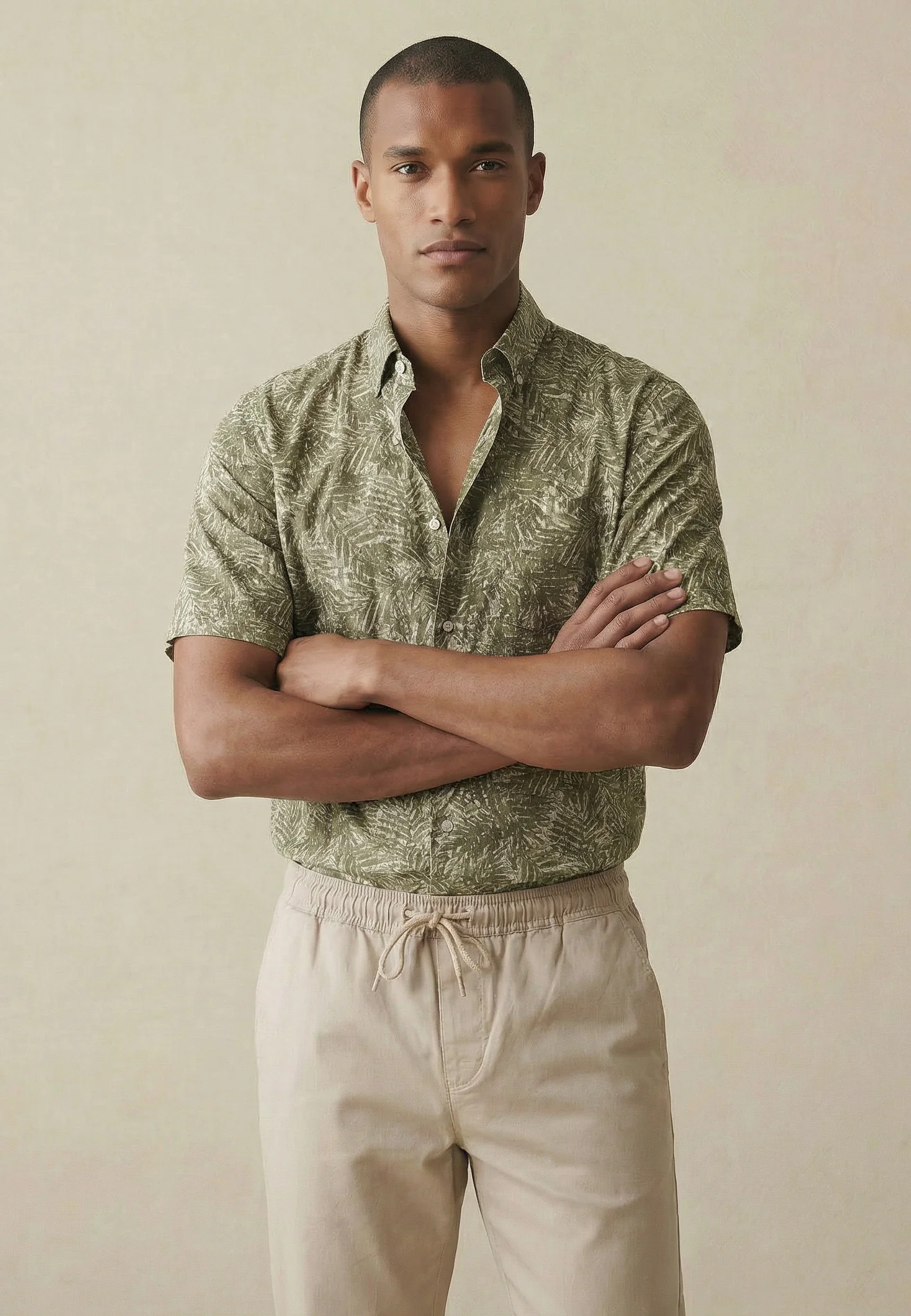 Kurzarmhemd aus Leinen mit Allover-Print und Button-Down-Kragen