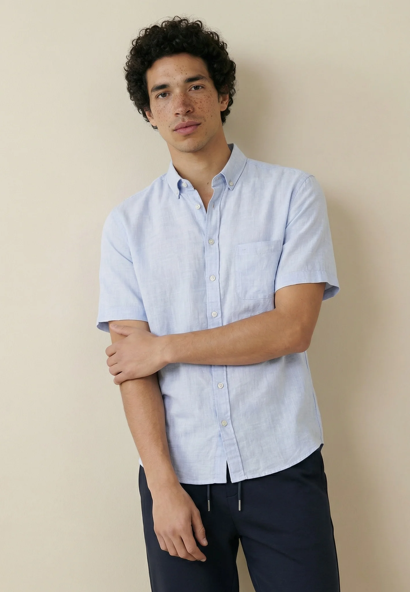 Kurzarmhemd aus Leinen mit Brusttasche und Button-Down-Kragen - Image 21