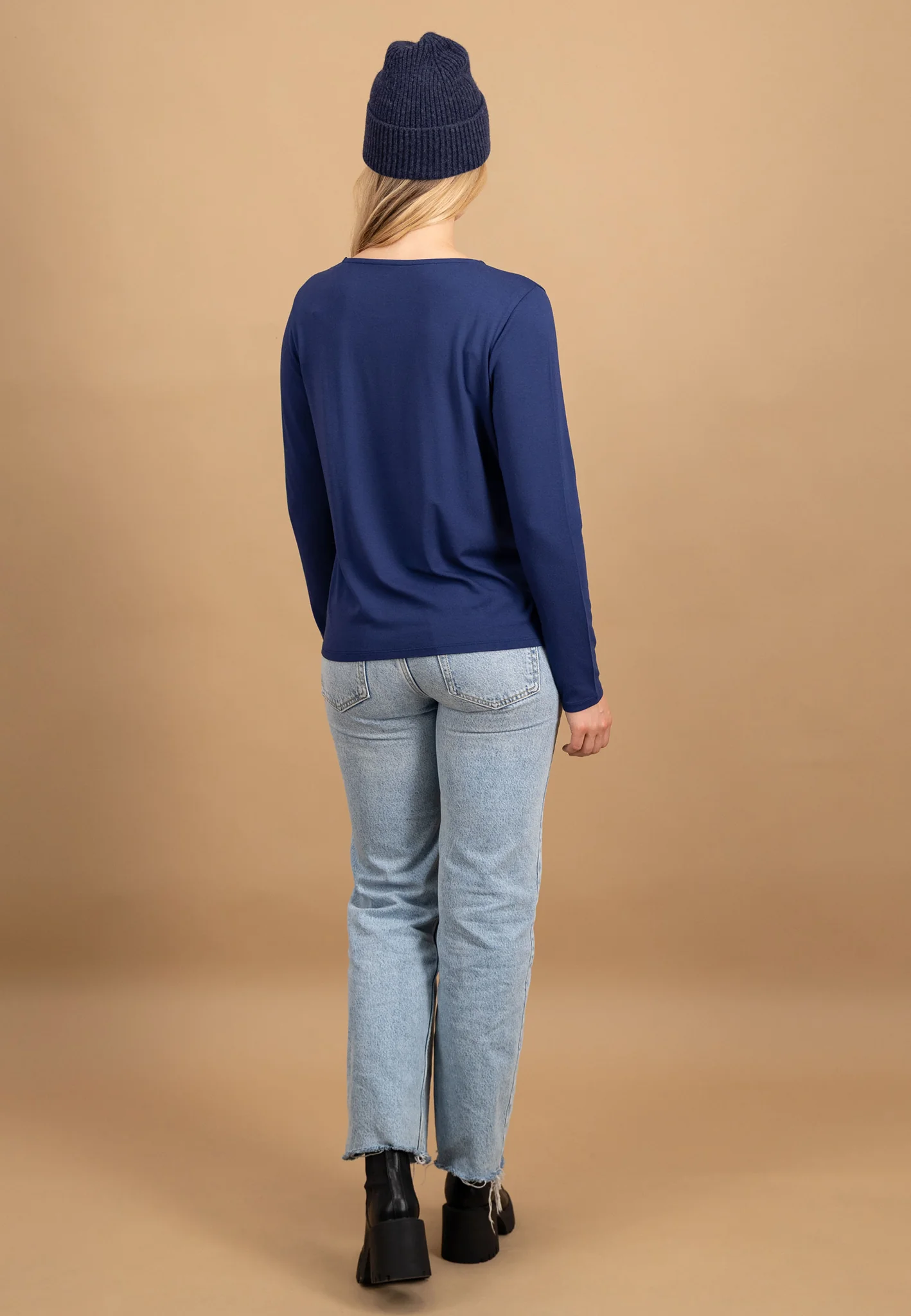Langarmshirt aus Viskose-Stretch mit Rundhalsausschnitt - Image 9