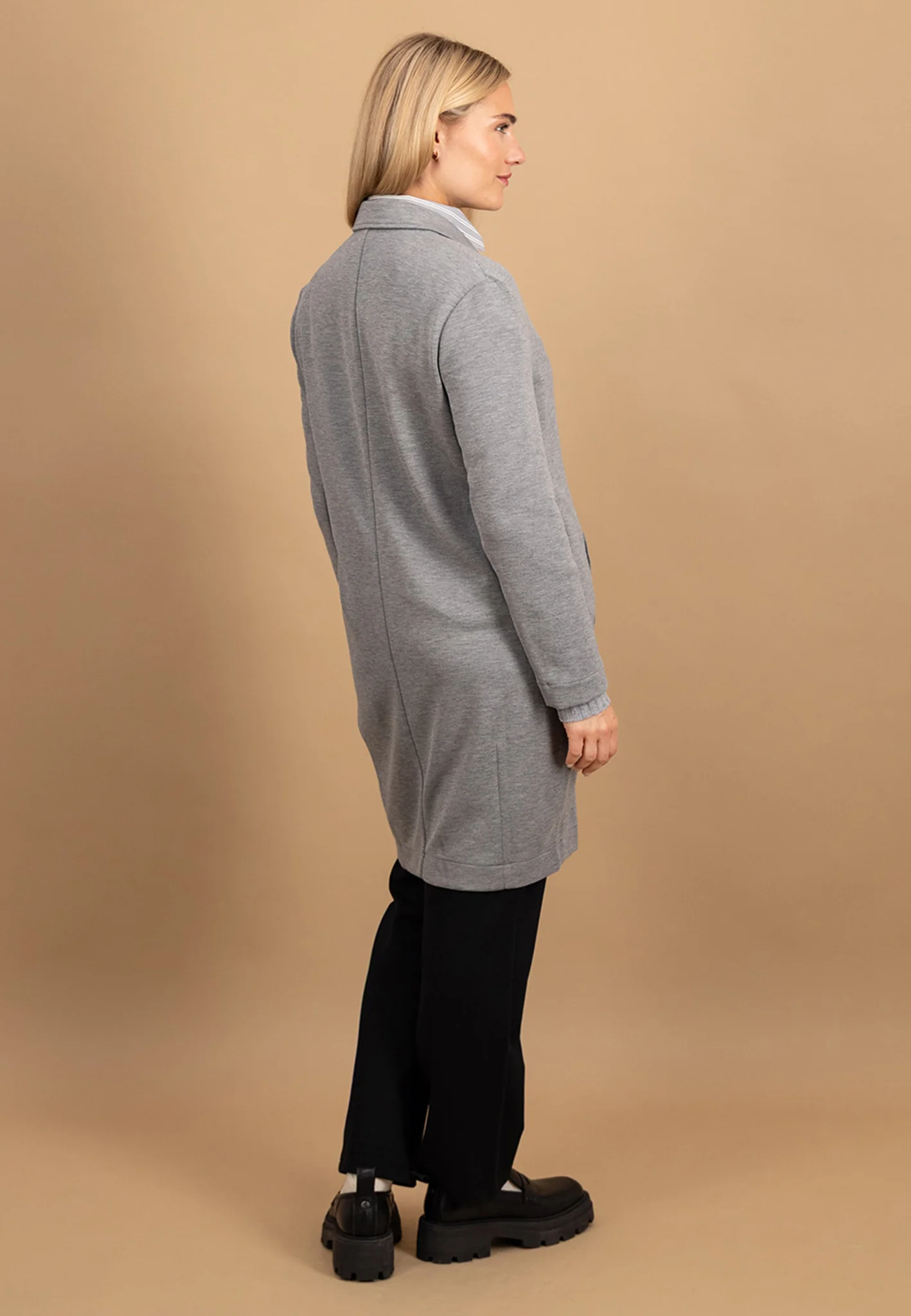 Mantel aus Viskose-Mix mit Reverskragen und gerader Silhouette - Image 3