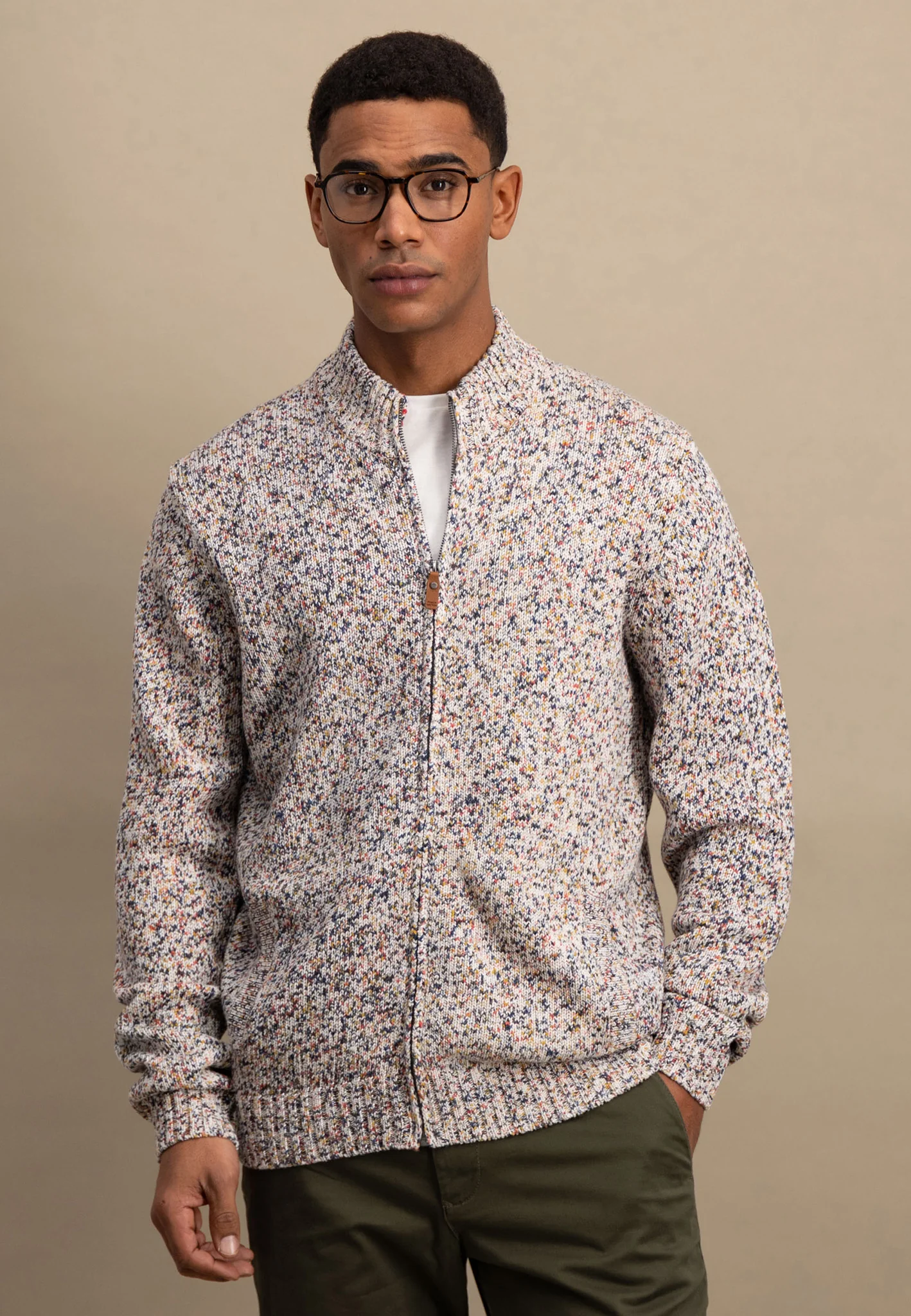 Melierte Strickjacke aus Baumwolle mit Stehkragen