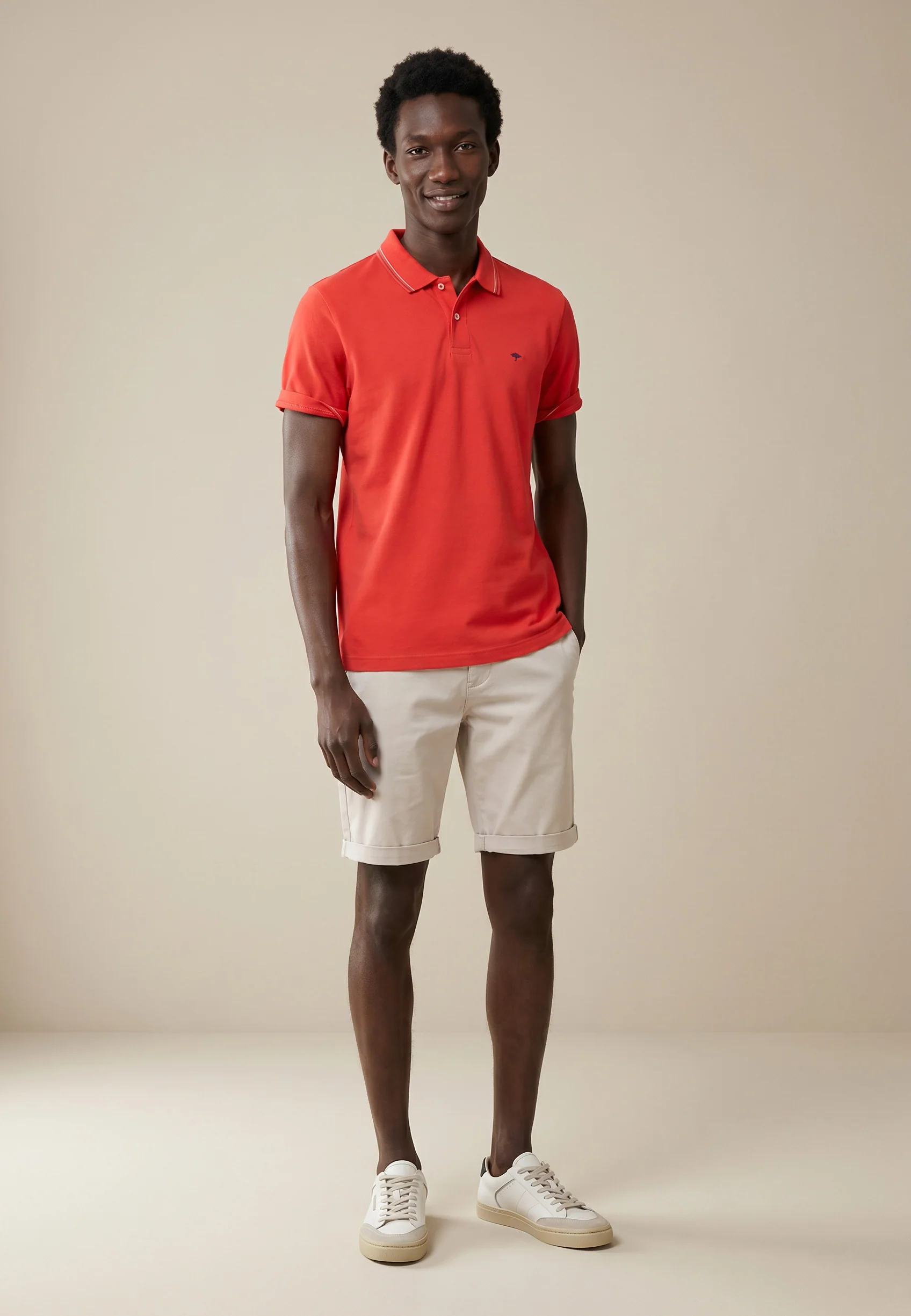 Poloshirt aus Baumwolle mit Kontrastdetails und Polokragen - Image 12