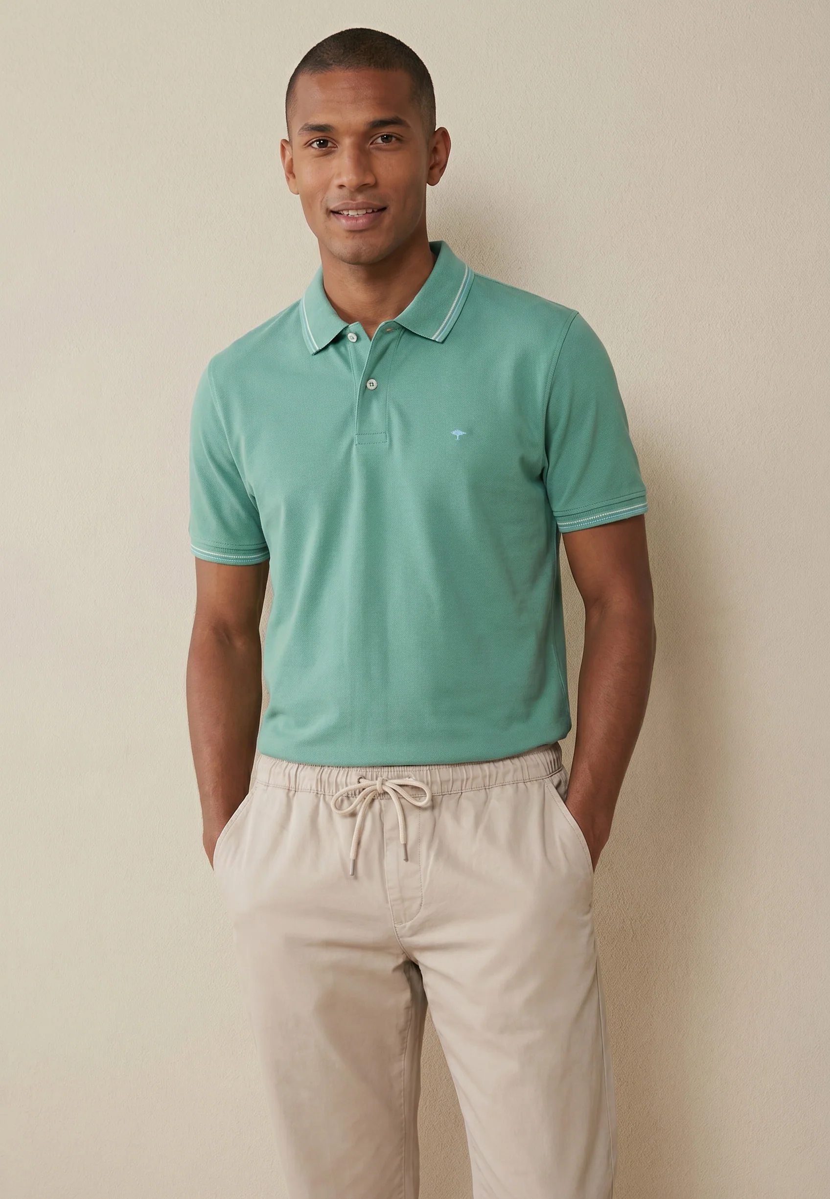 Poloshirt aus Baumwolle mit Kontrastdetails und Polokragen - Image 16