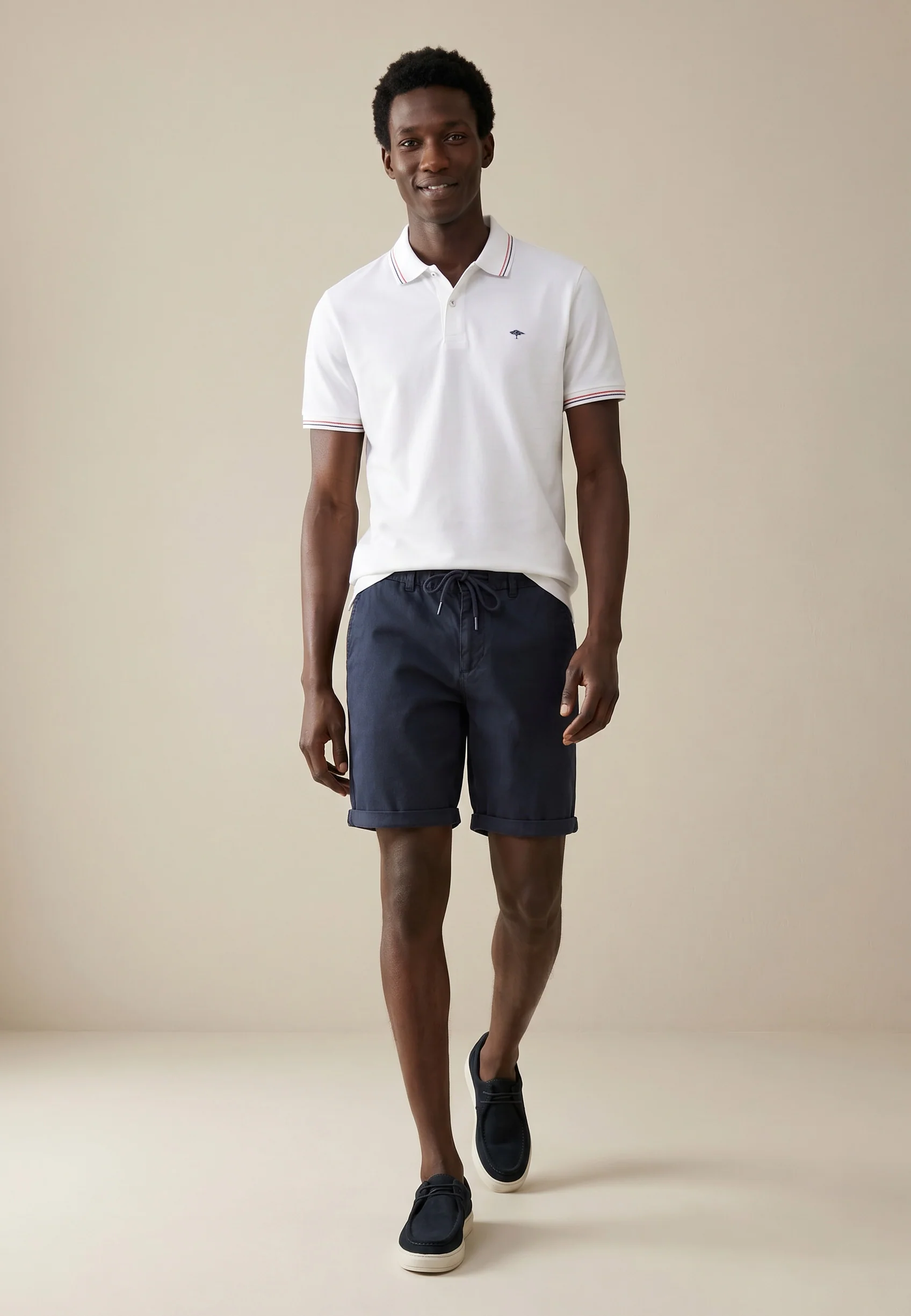 Poloshirt aus Baumwolle mit Kontrastdetails und Polokragen - Image 36