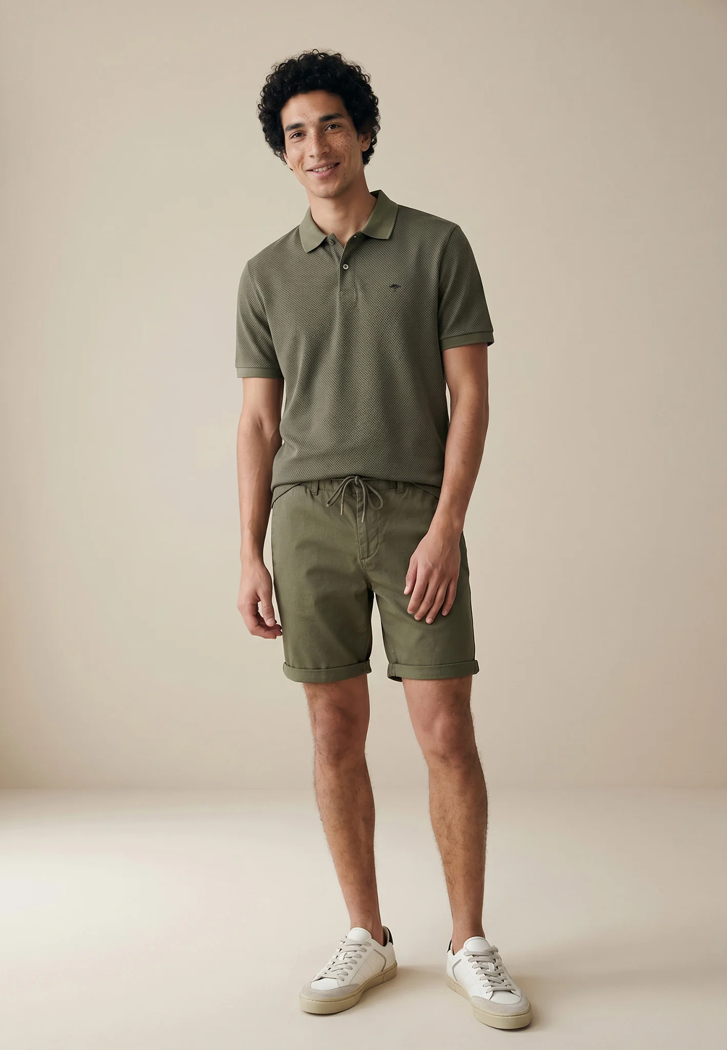 Poloshirt aus Baumwolle mit Strukturmuster und Kontrastkragen - Image 7