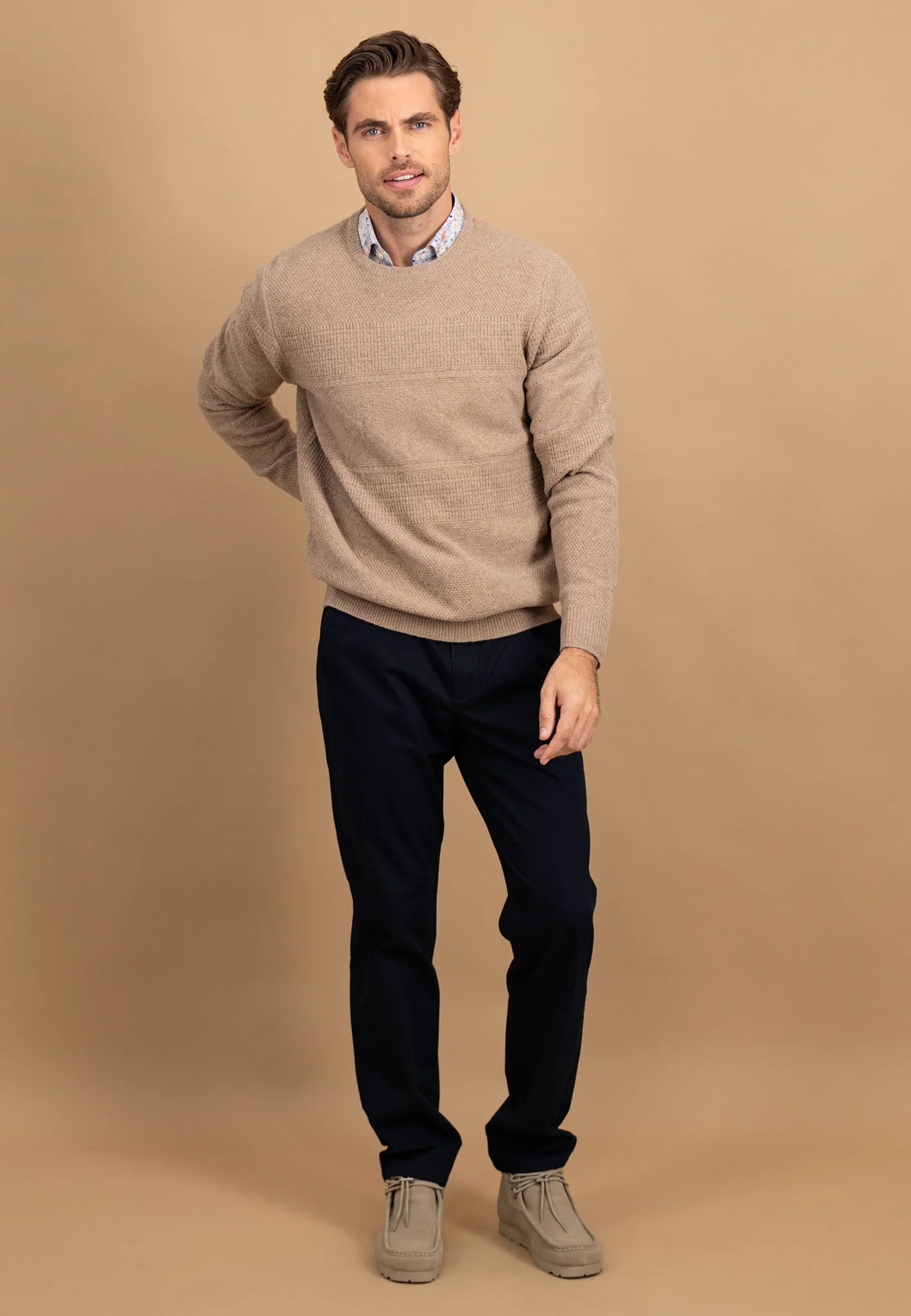 Pullover aus reiner Wolle mit Strukturwechsel und Rundhalsausschnitt - Image 10