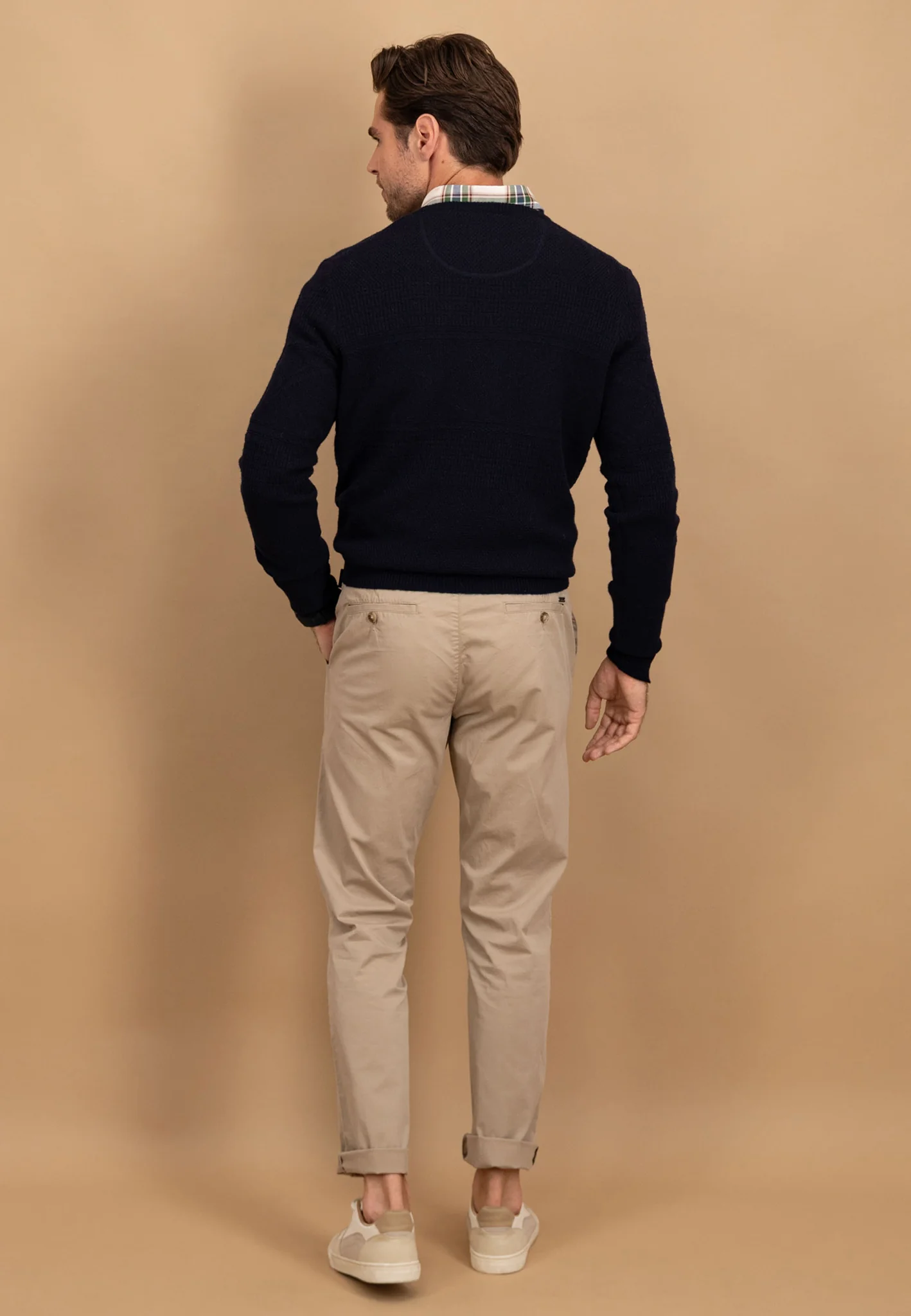 Pullover aus reiner Wolle mit Strukturwechsel und Rundhalsausschnitt - Image 3