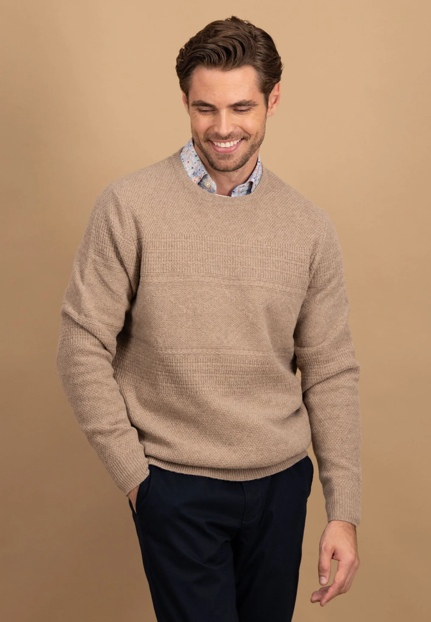 Pullover aus reiner Wolle mit Strukturwechsel und Rundhalsausschnitt - Image 7