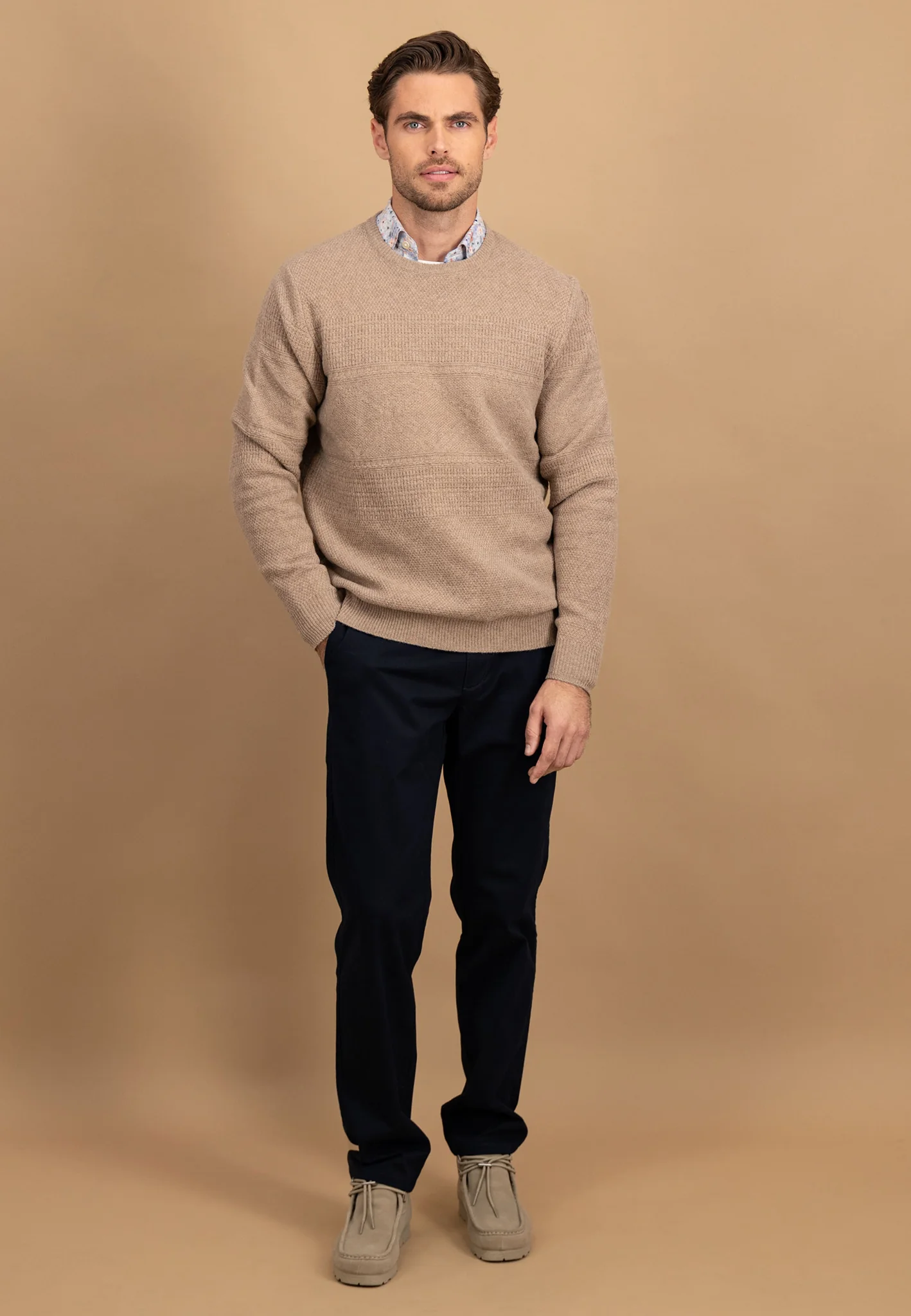 Pullover aus reiner Wolle mit Strukturwechsel und Rundhalsausschnitt - Image 8