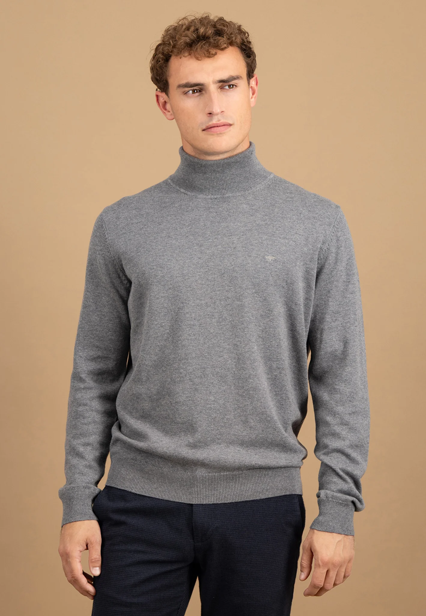 Rollkragenpullover aus Baumwolle mit Rippbündchen