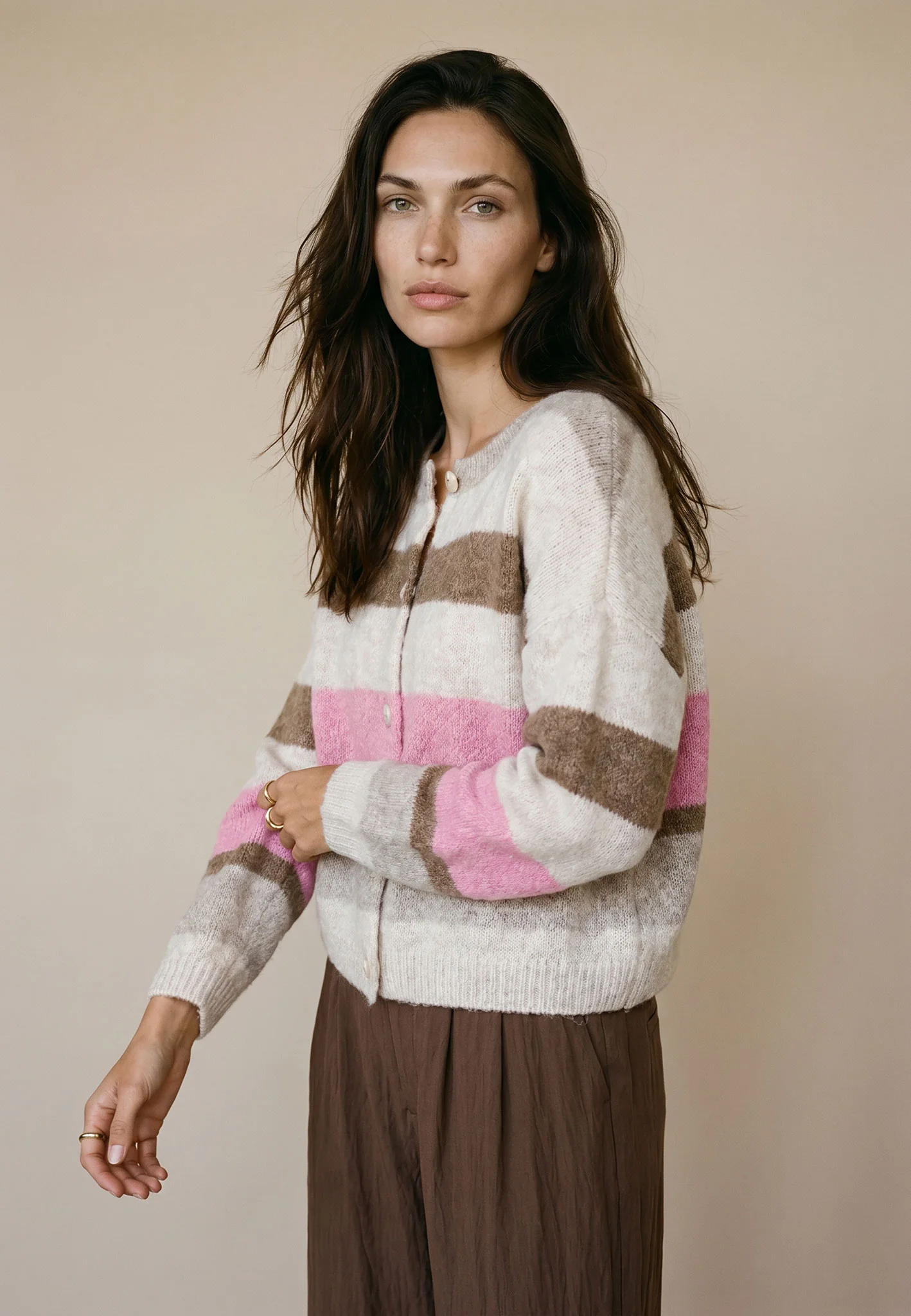 Strickjacke aus Alpaka-Wollmix mit Knöpfen