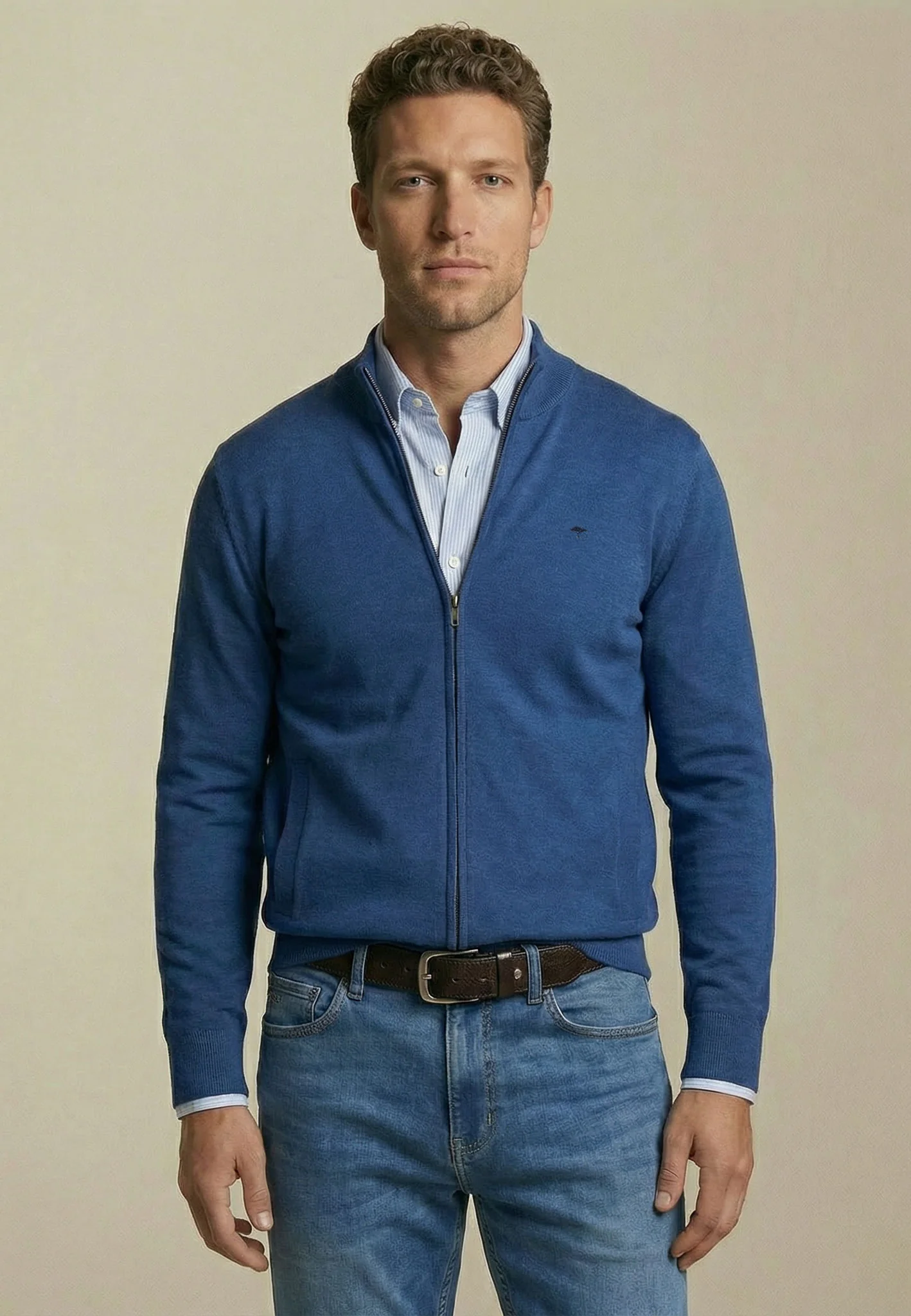 Strickjacke aus reiner Baumwolle mit Reißverschluss und Stehkragen