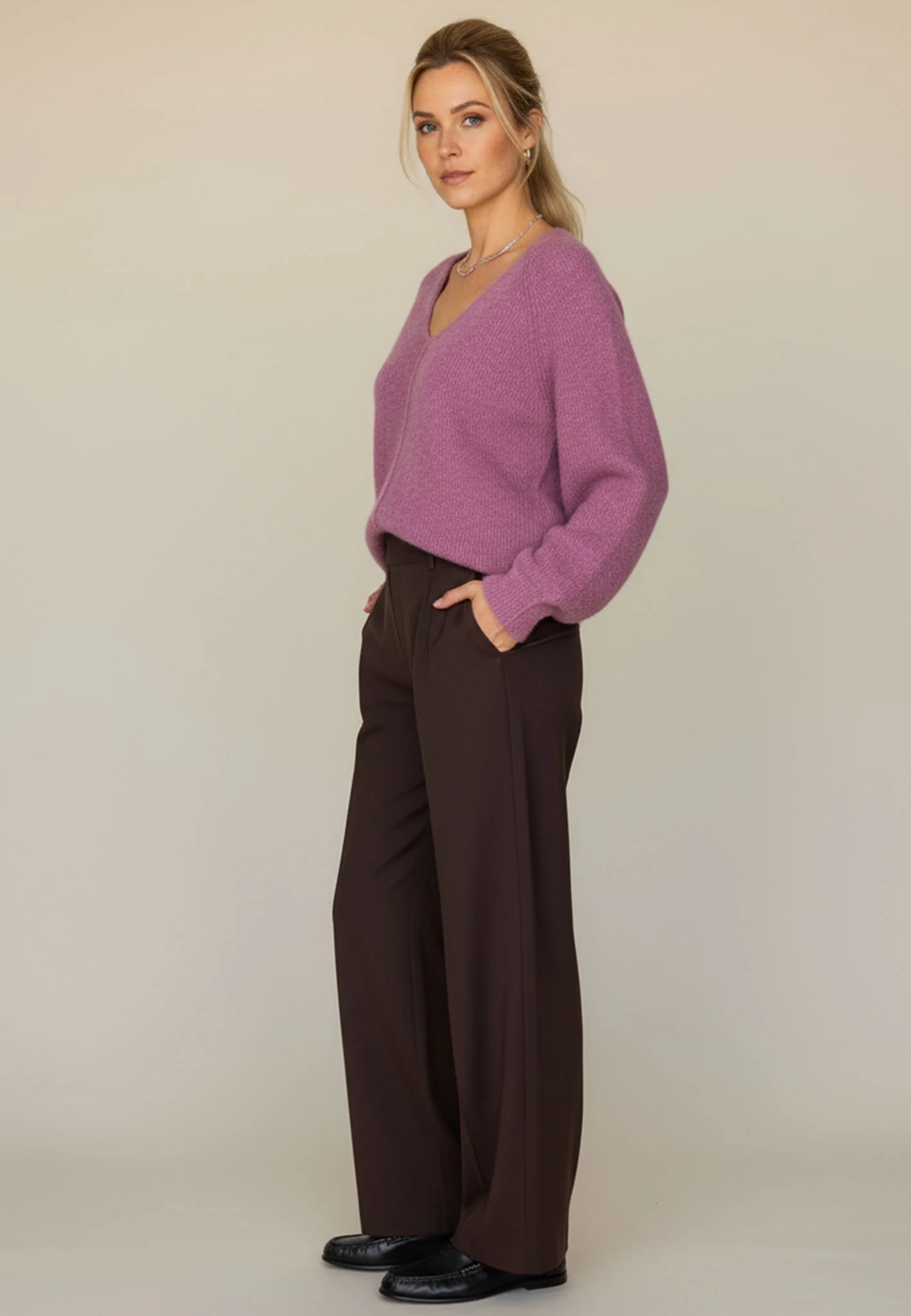 Strickpullover aus Alpaka-Wollmix mit V-Ausschnitt und Strukturstrick - Image 10