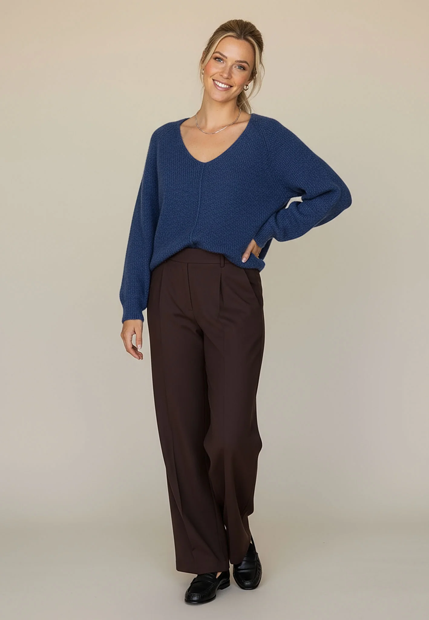 Strickpullover aus Alpaka-Wollmix mit V-Ausschnitt und Strukturstrick - Image 4