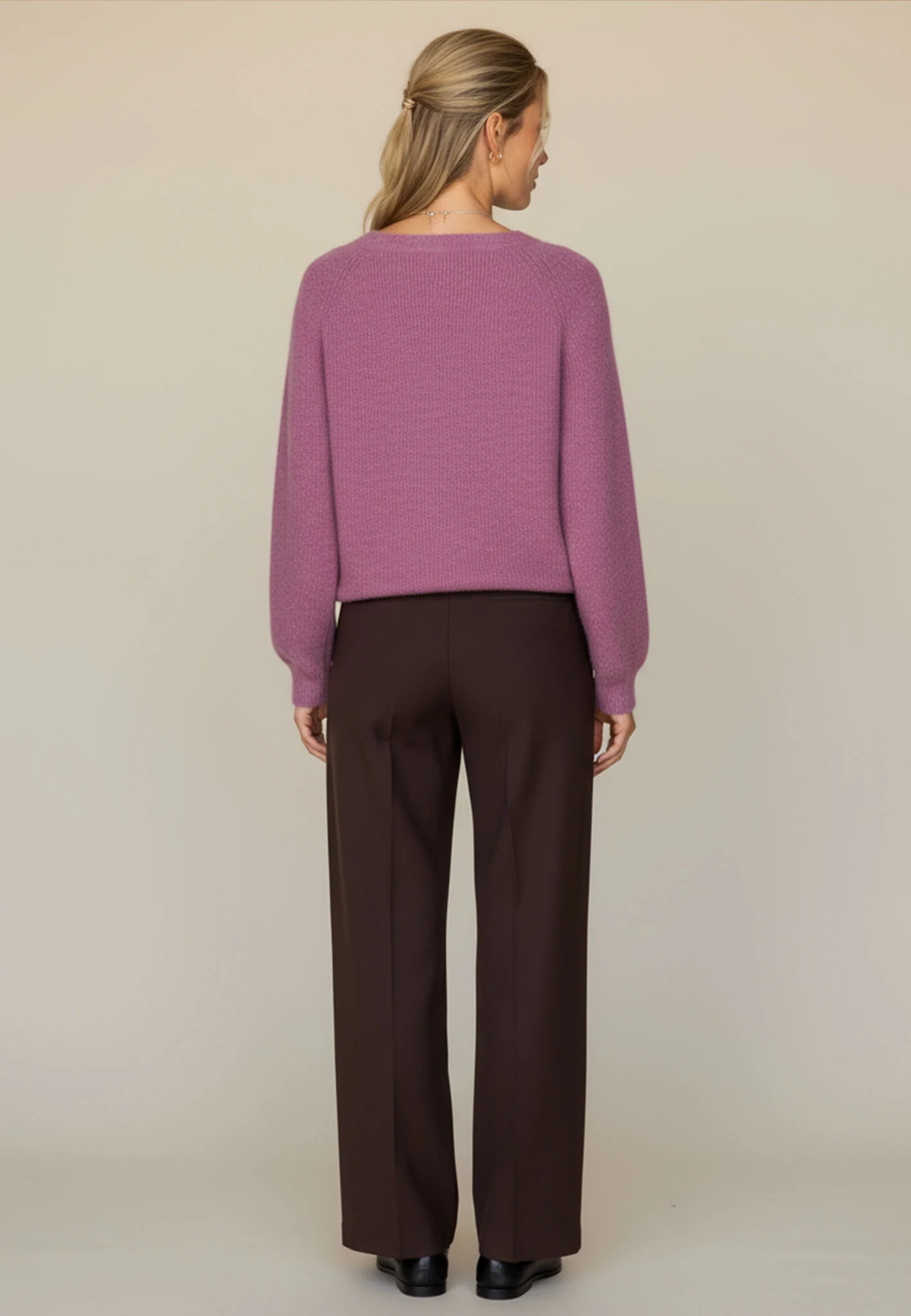 Strickpullover aus Alpaka-Wollmix mit V-Ausschnitt und Strukturstrick - Image 9