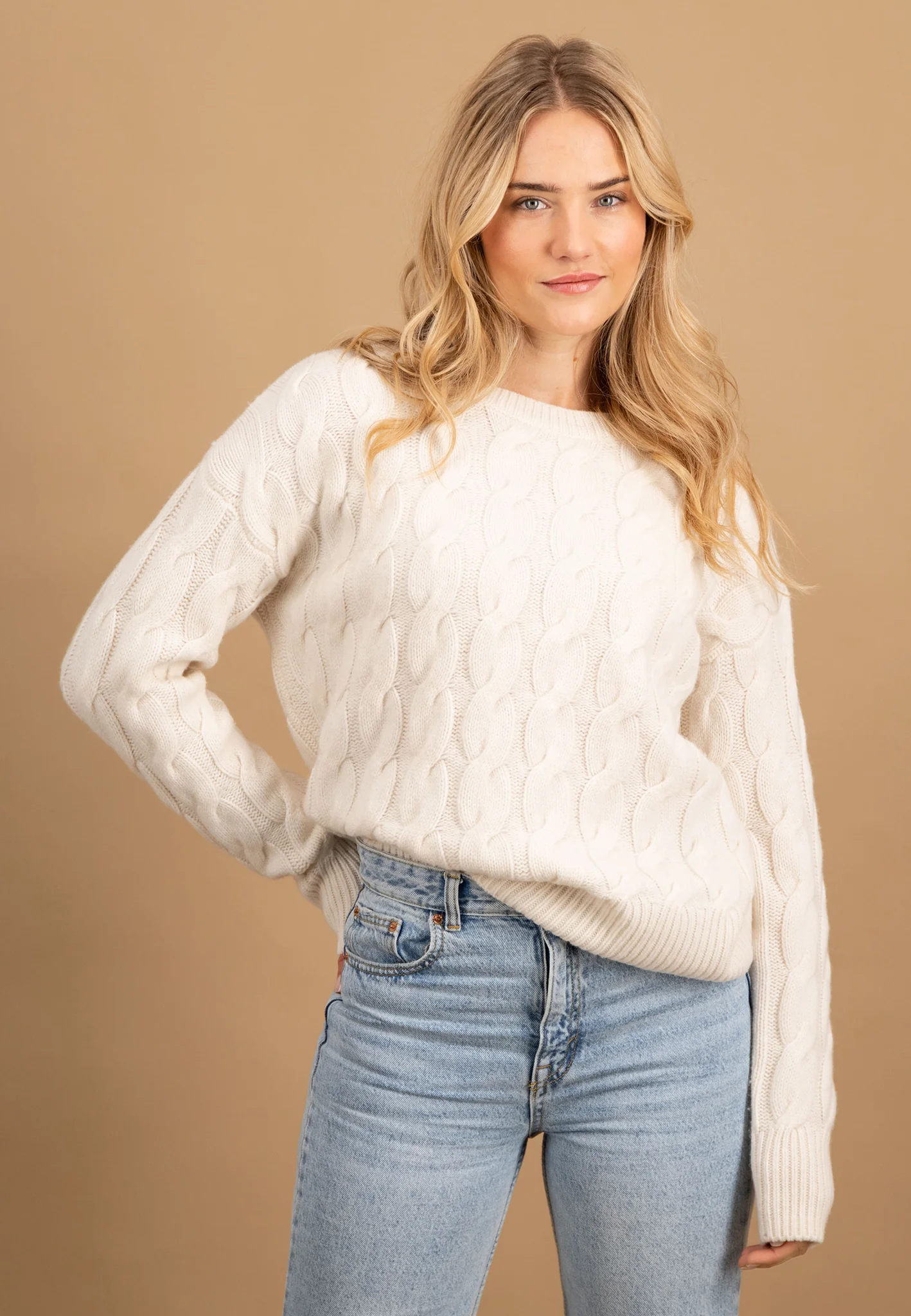 Strickpullover aus reiner Wolle mit Zopfmuster