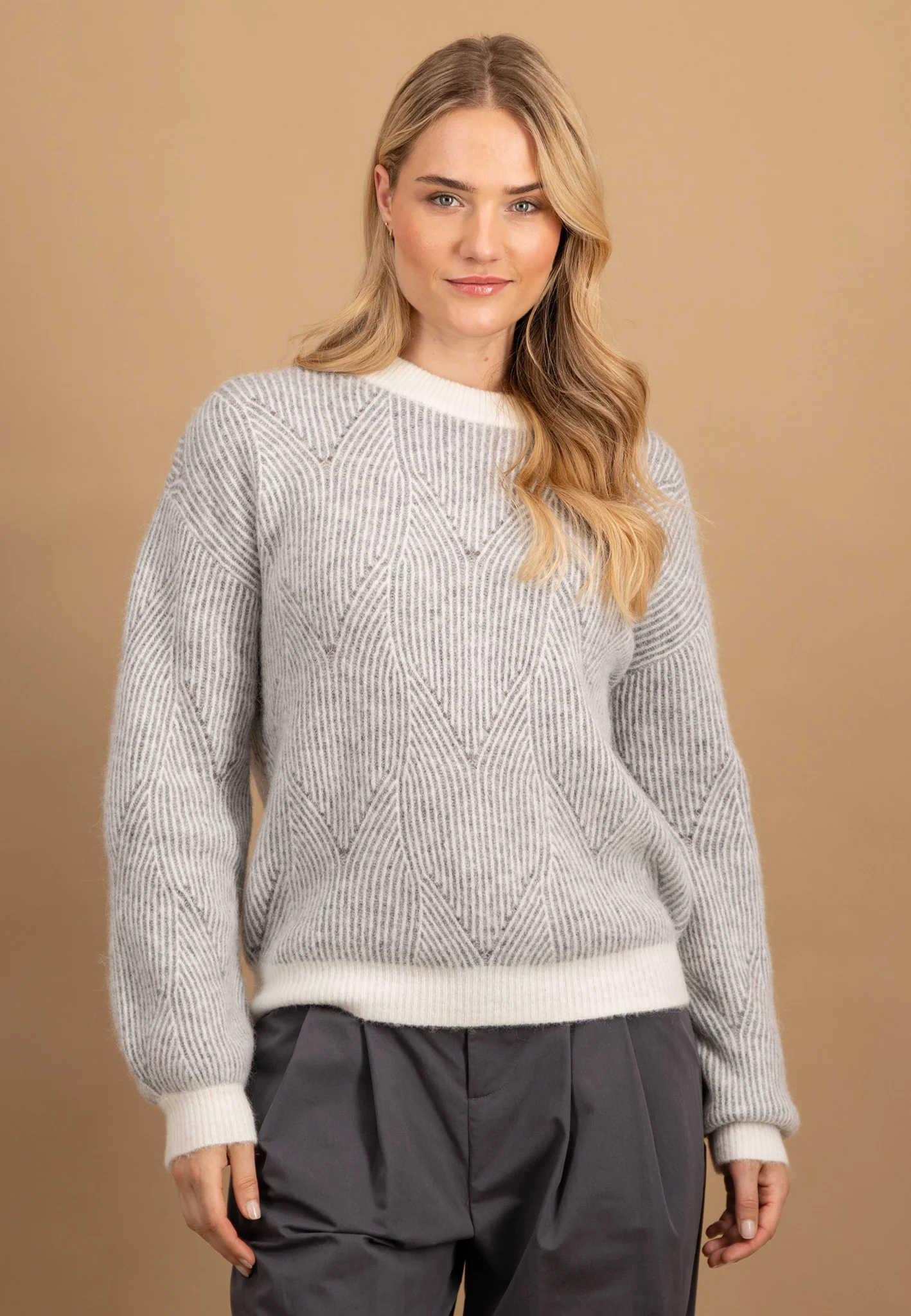 Strickpullover mit Strukturmuster im Alpaka-Wollmix und Kontrastbündchen