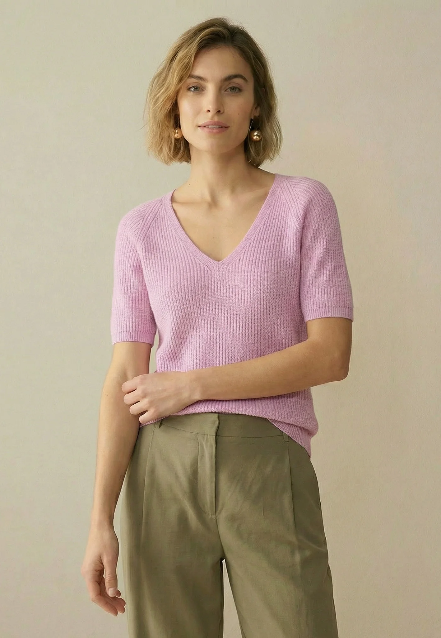 Strickshirt aus Leinen mit V-Ausschnitt und Rippstruktur - Image 11