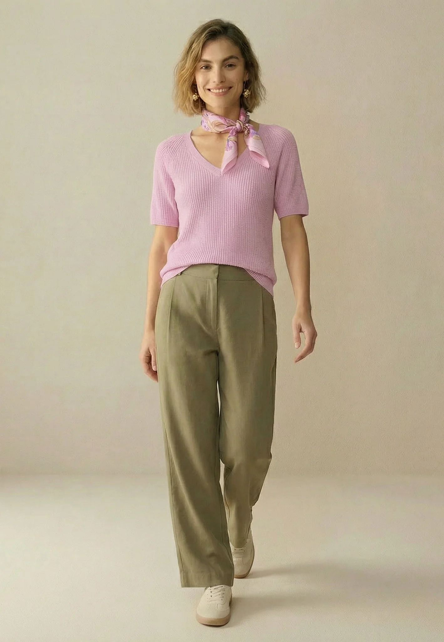 Strickshirt aus Leinen mit V-Ausschnitt und Rippstruktur - Image 13