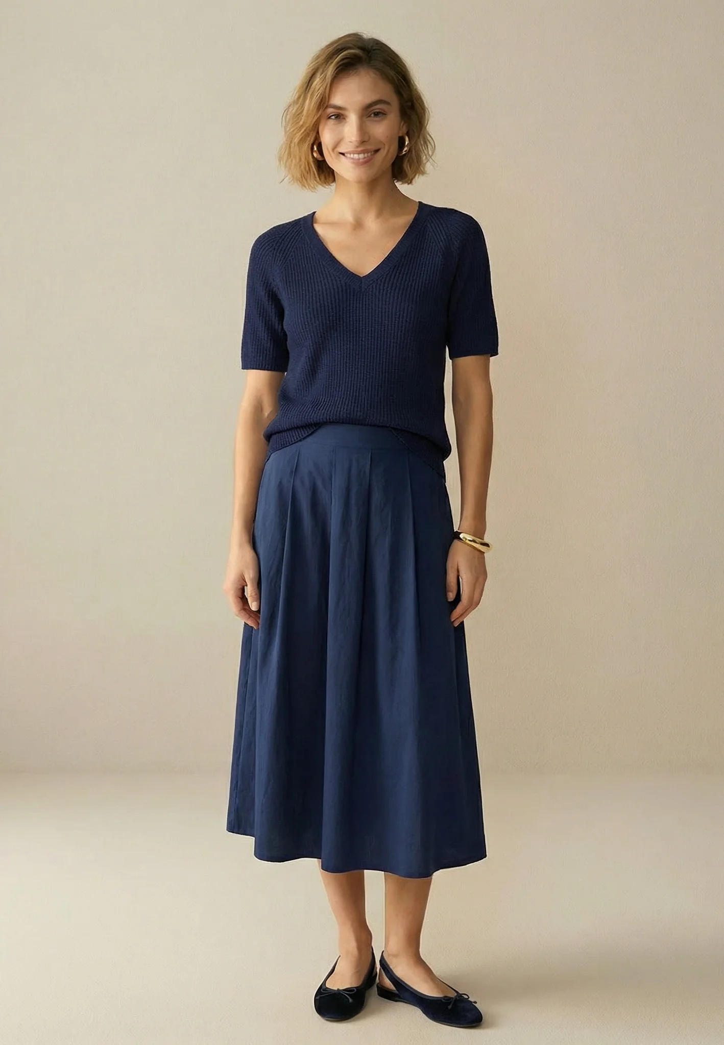 Strickshirt aus Leinen mit V-Ausschnitt und Rippstruktur - Image 2