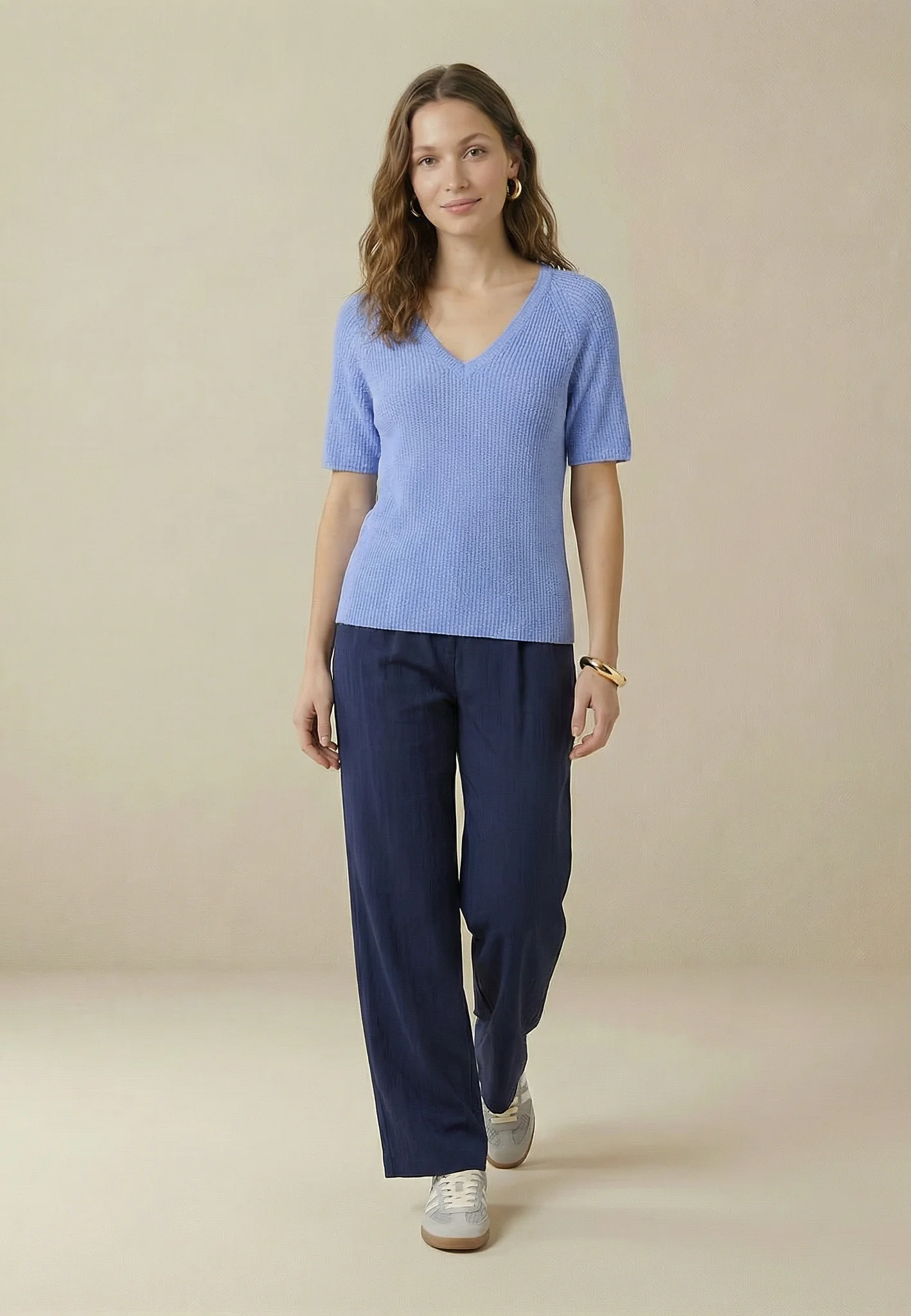 Strickshirt aus Leinen mit V-Ausschnitt und Rippstruktur - Image 8