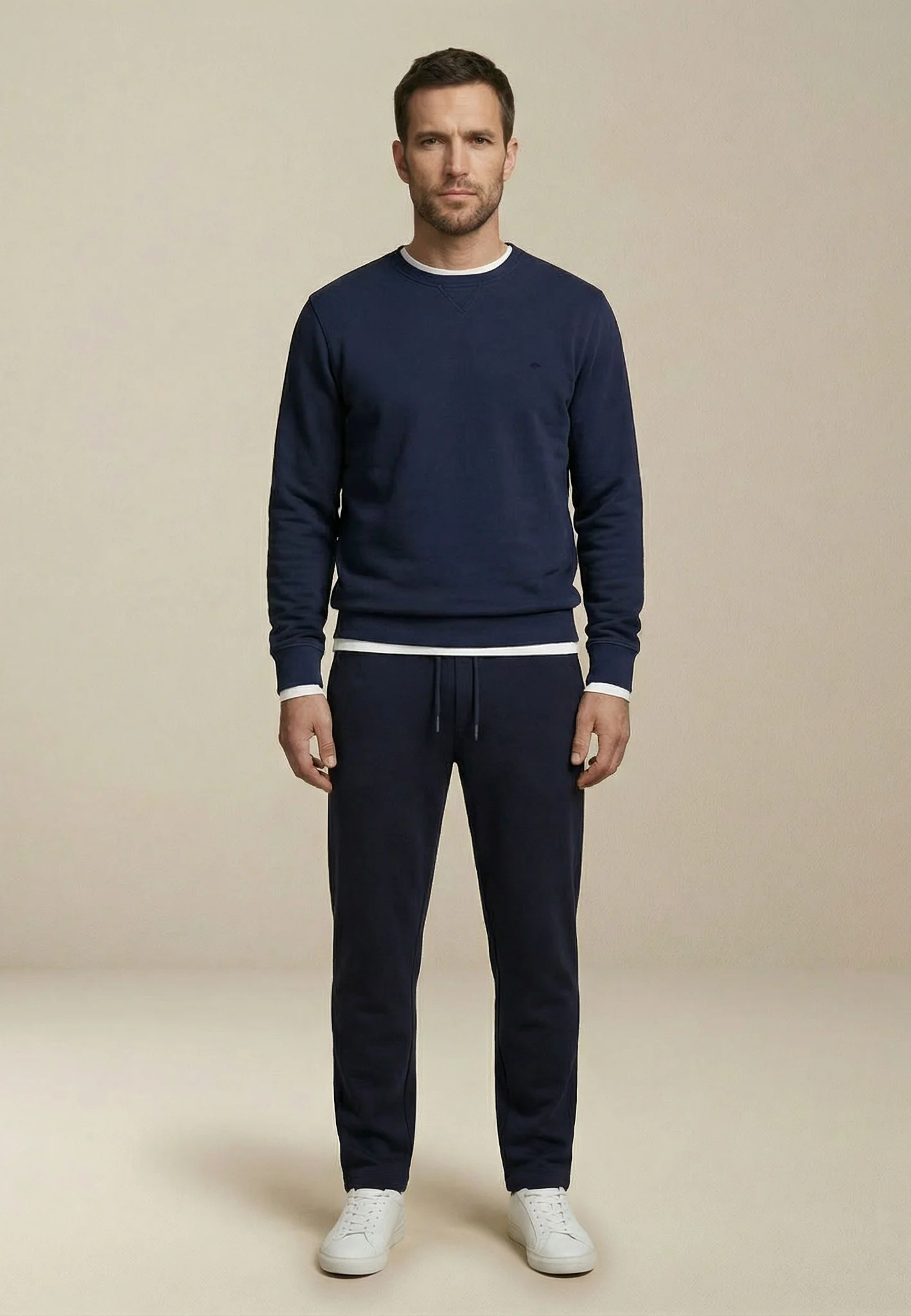 Sweatshirt aus reiner Baumwolle mit V-Einsatz am Kragen - Image 12