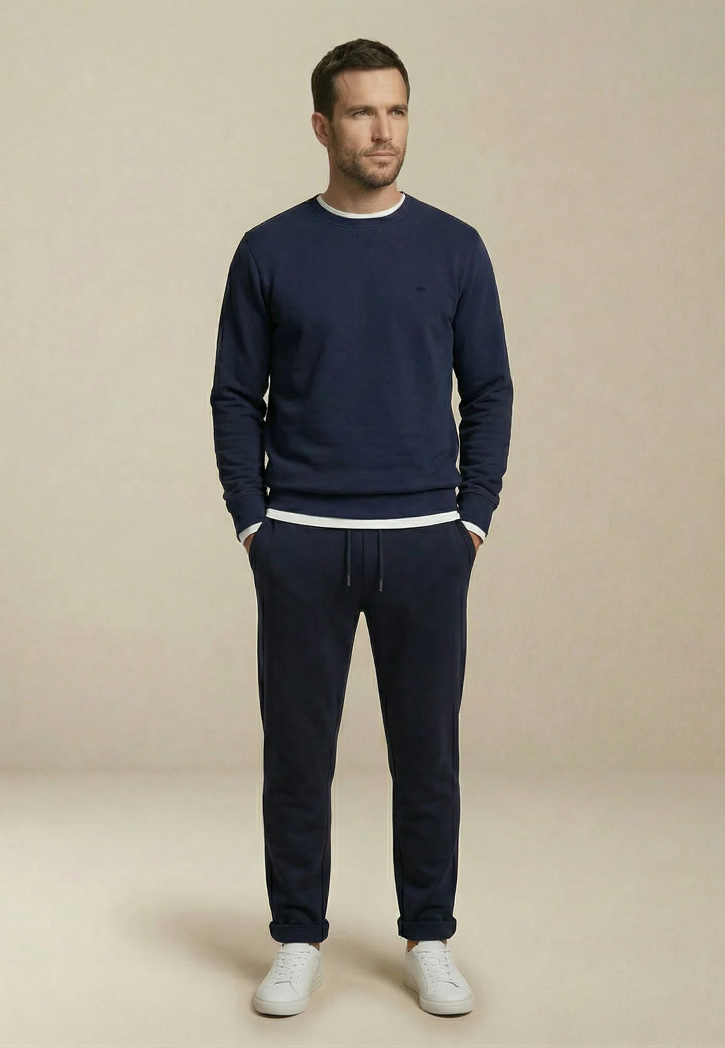Sweatshirt aus reiner Baumwolle mit V-Einsatz am Kragen - Image 13