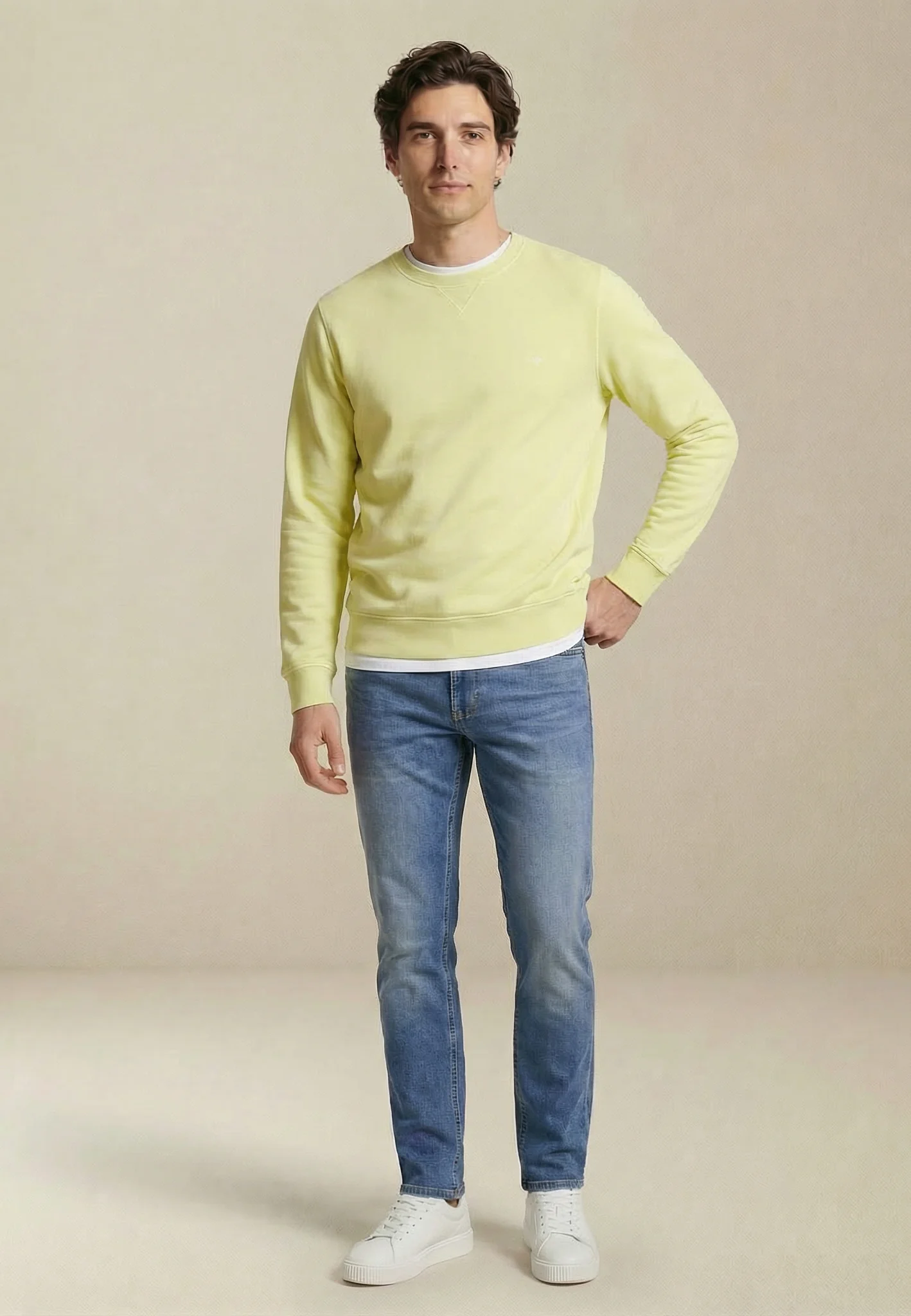 Sweatshirt aus reiner Baumwolle mit V-Einsatz am Kragen - Image 17