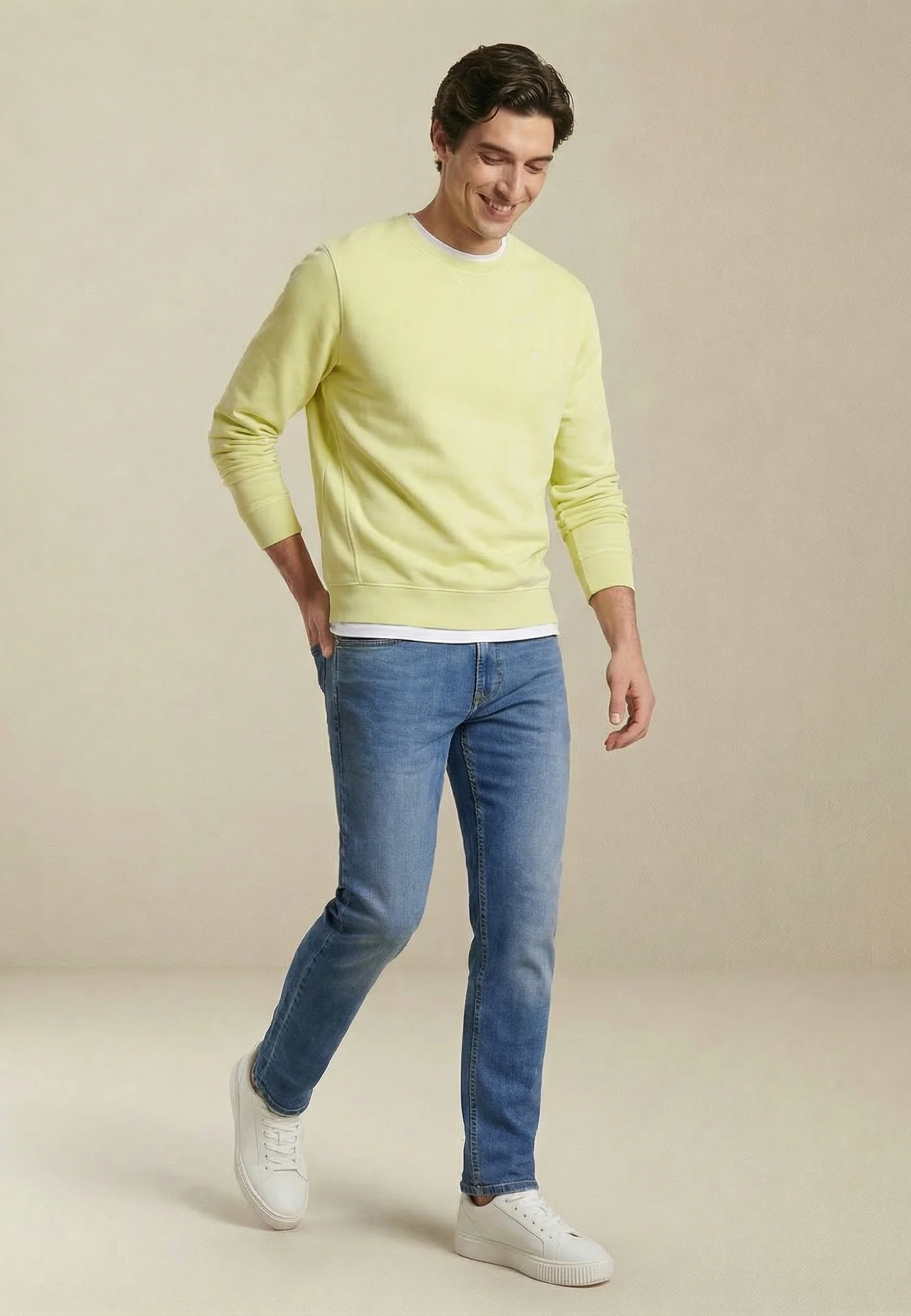 Sweatshirt aus reiner Baumwolle mit V-Einsatz am Kragen - Image 18
