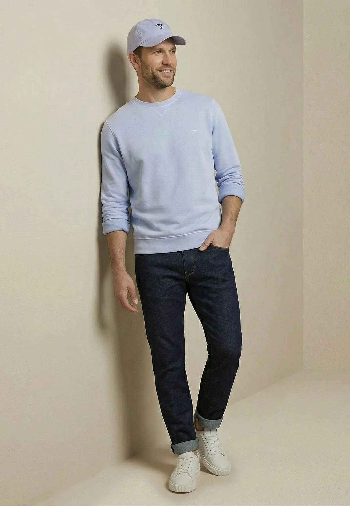 Sweatshirt aus reiner Baumwolle mit V-Einsatz am Kragen - Image 8