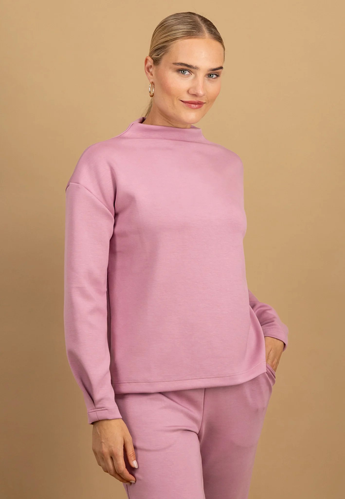 Sweatshirt aus Viskose-Mix mit Stehkragen