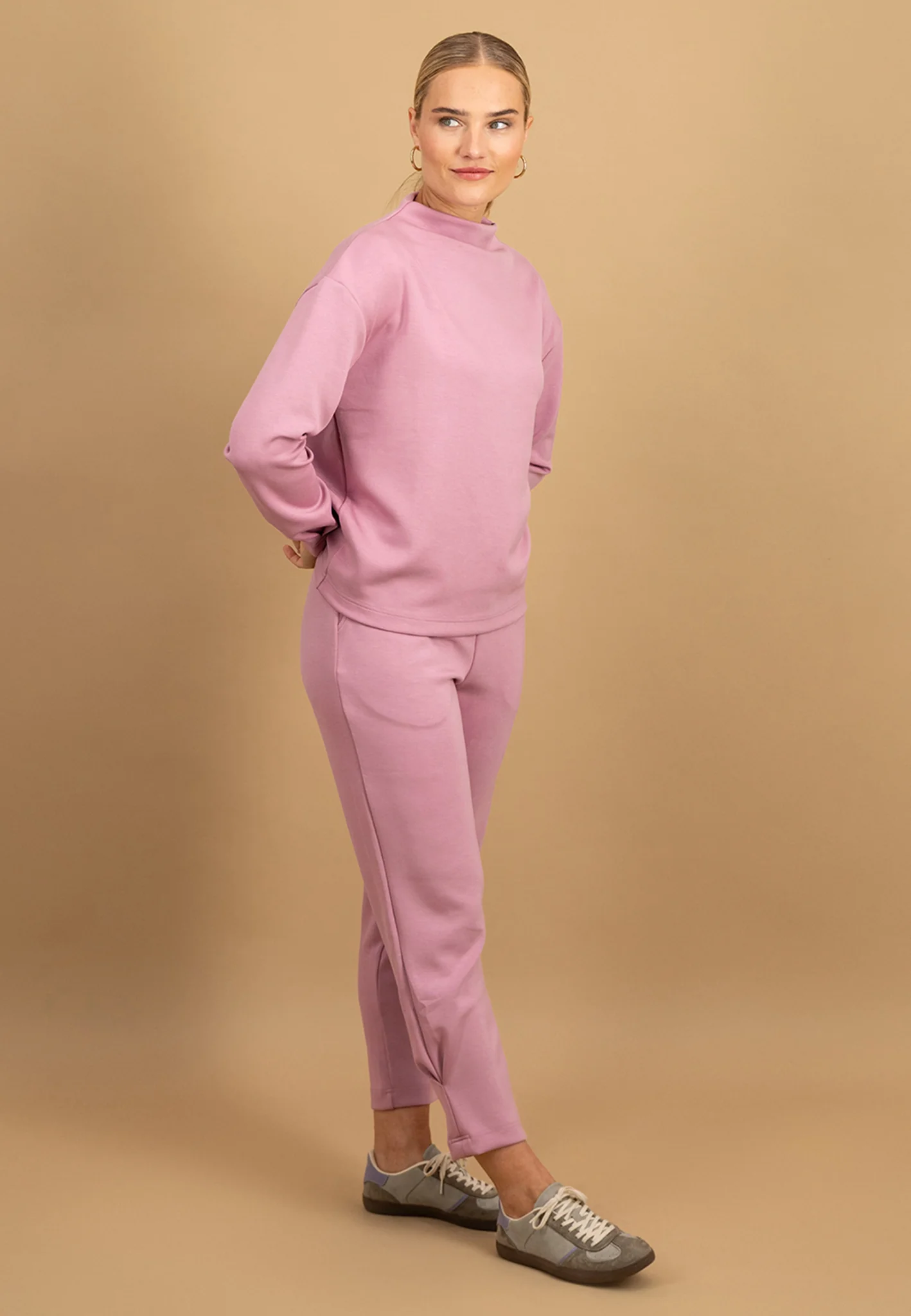 Sweatshirt aus Viskose-Mix mit Stehkragen - Image 4