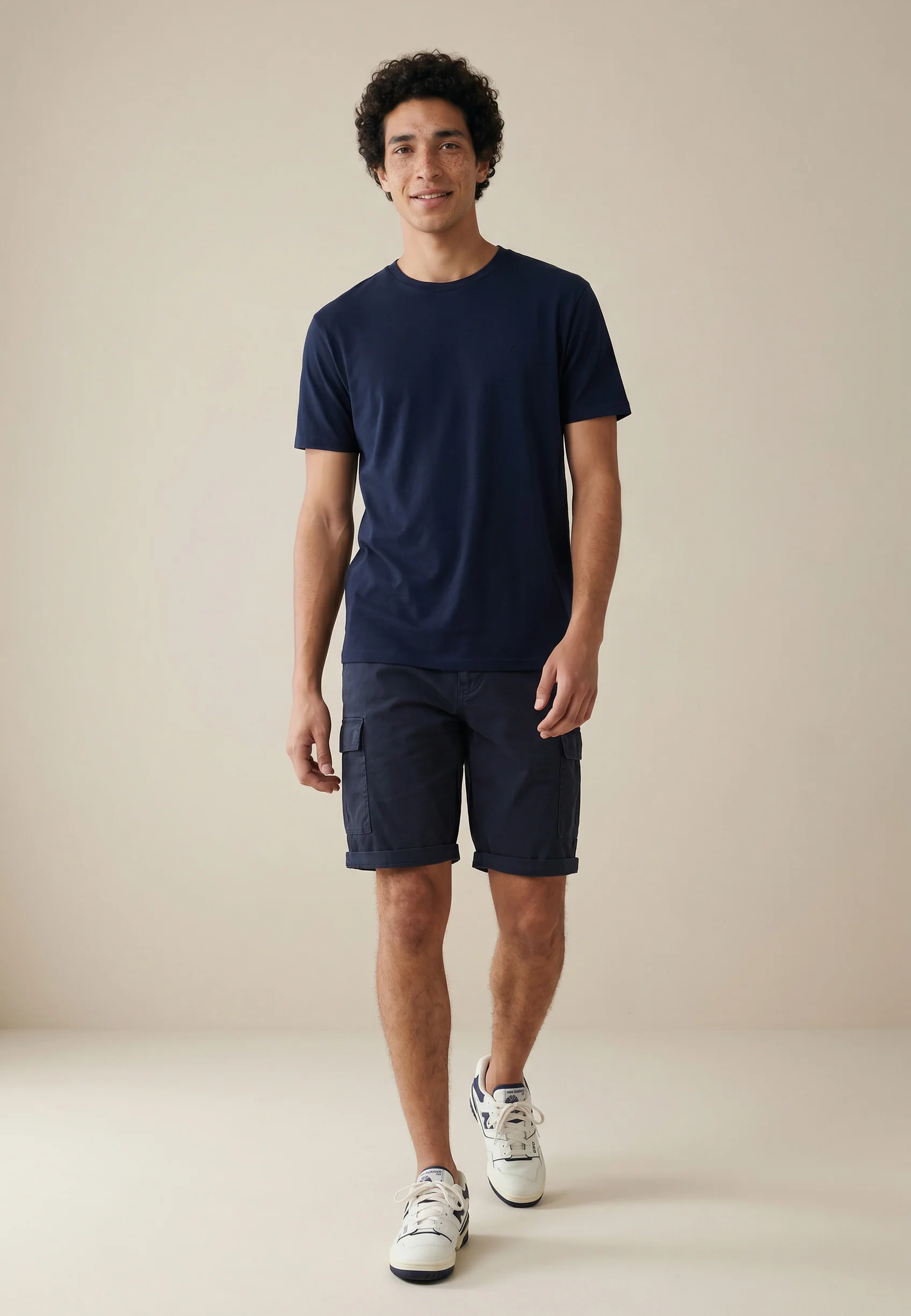 T-Shirt aus Baumwolle mit Struktur und Rundhalsausschnitt - Image 10