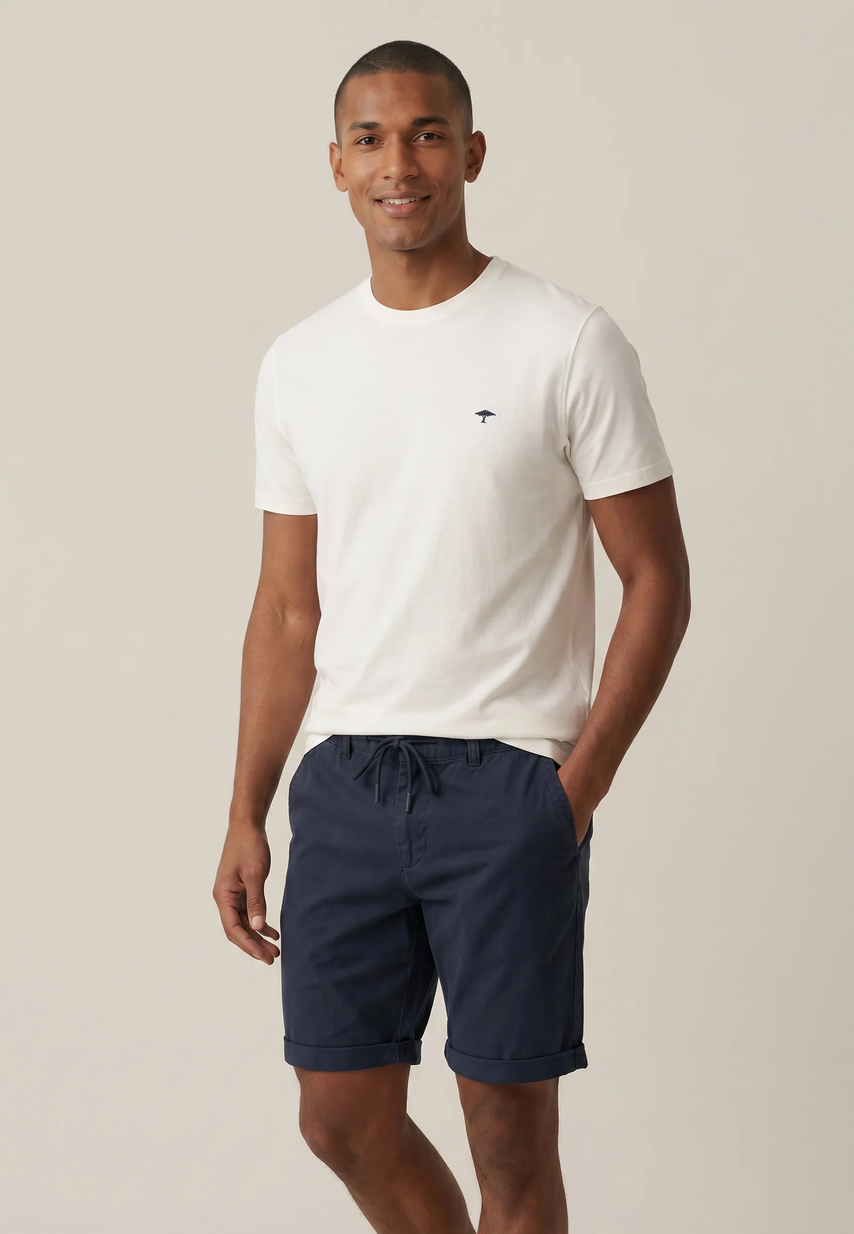 T-Shirt aus Baumwolle mit Struktur und Rundhalsausschnitt - Image 18