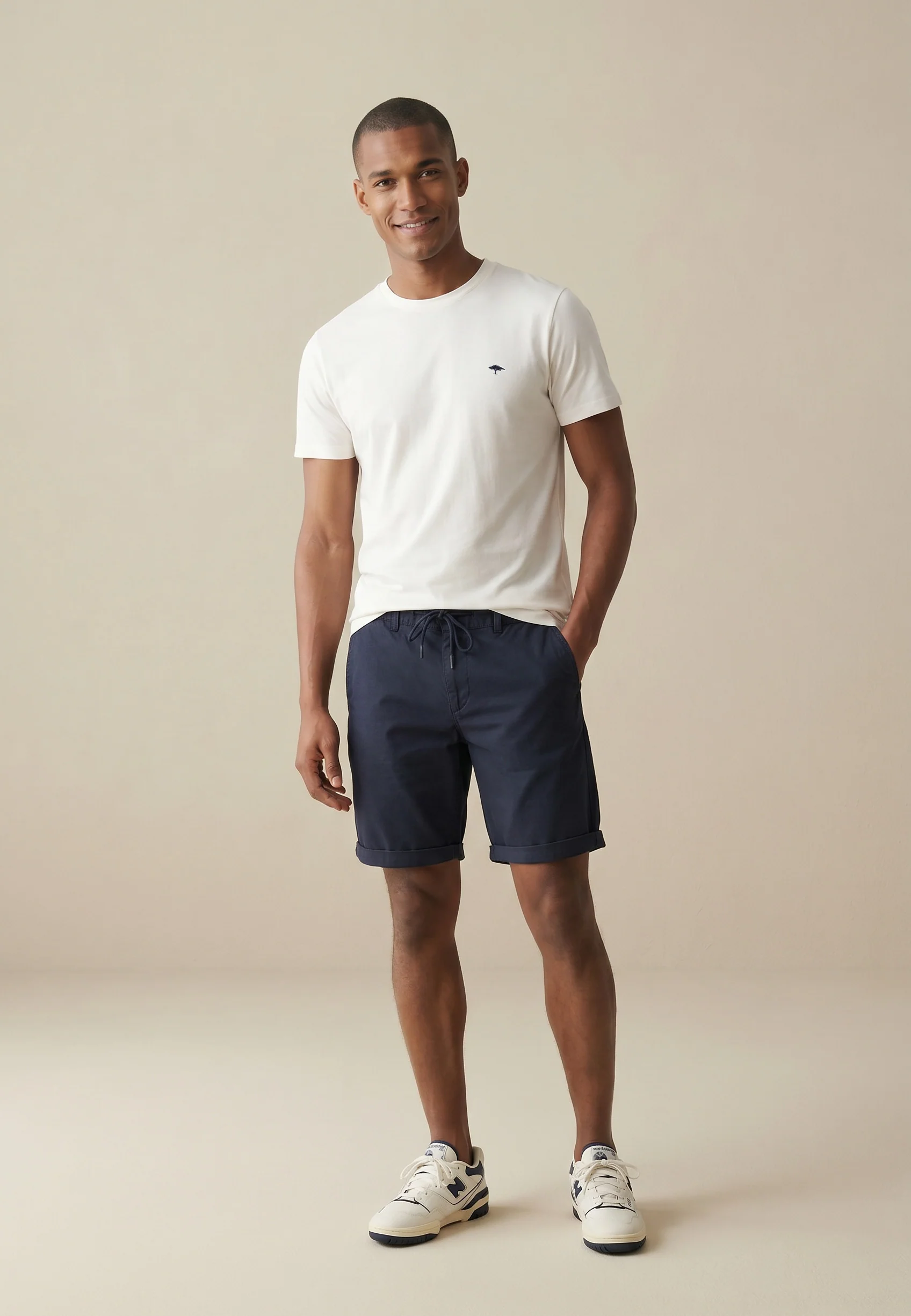 T-Shirt aus Baumwolle mit Struktur und Rundhalsausschnitt - Image 19