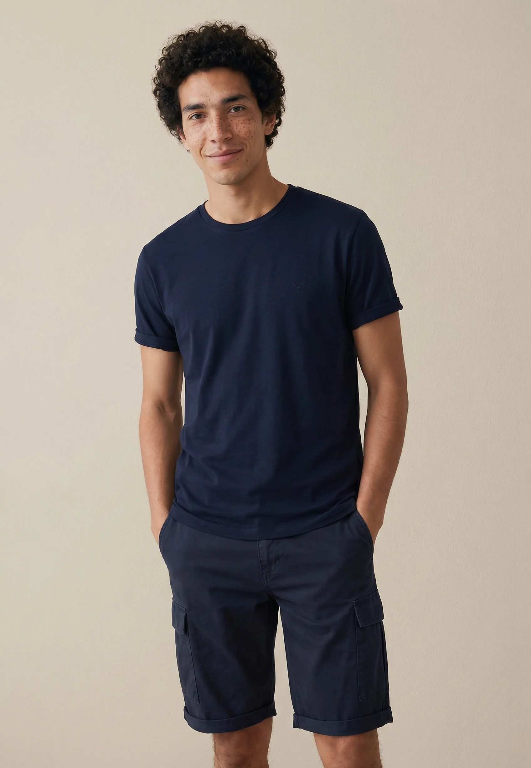 T-Shirt aus Baumwolle mit Struktur und Rundhalsausschnitt - Image 8